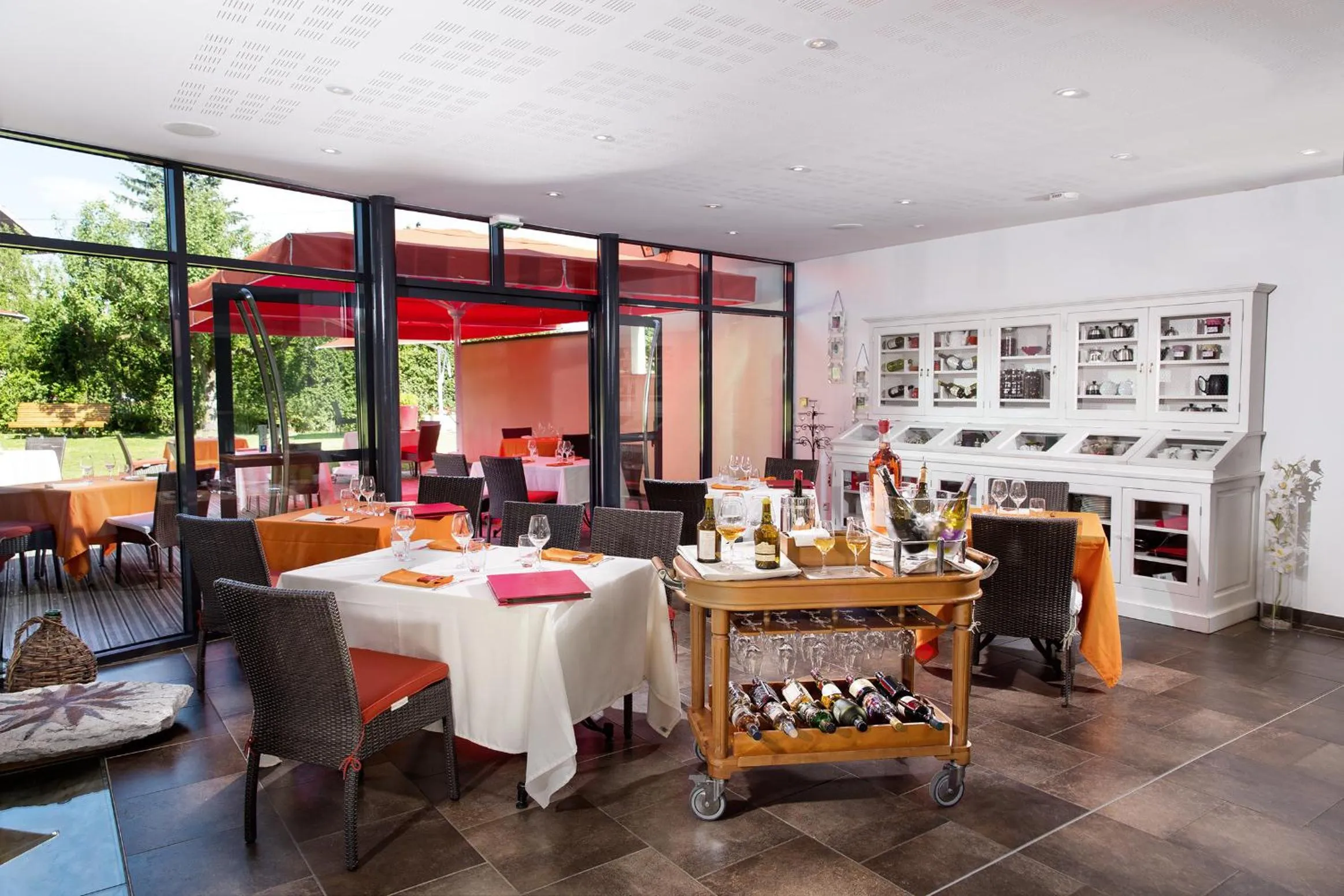 Patio in Hôtel Auberge de Chavannes
