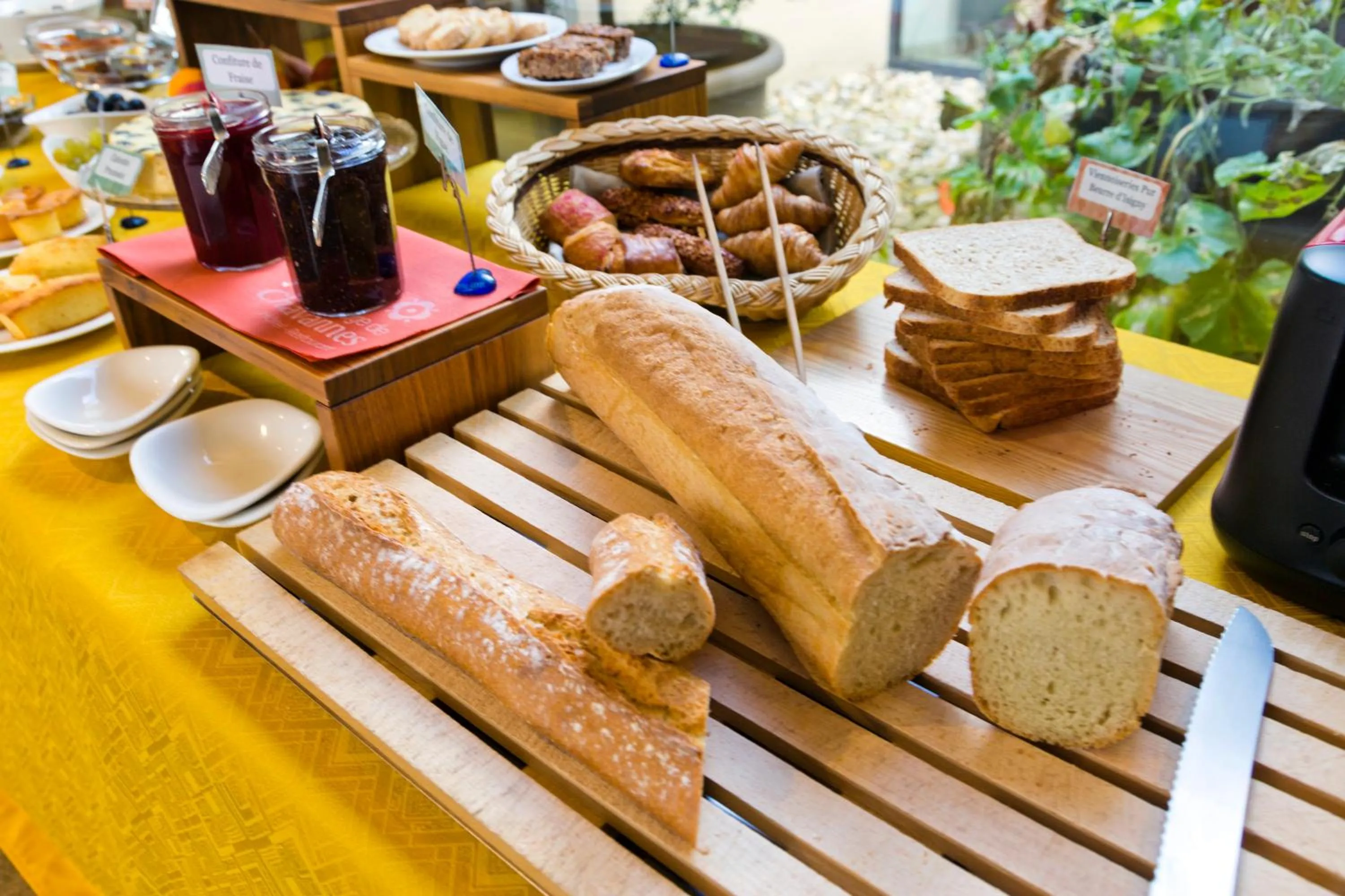 Breakfast in Hôtel Auberge de Chavannes