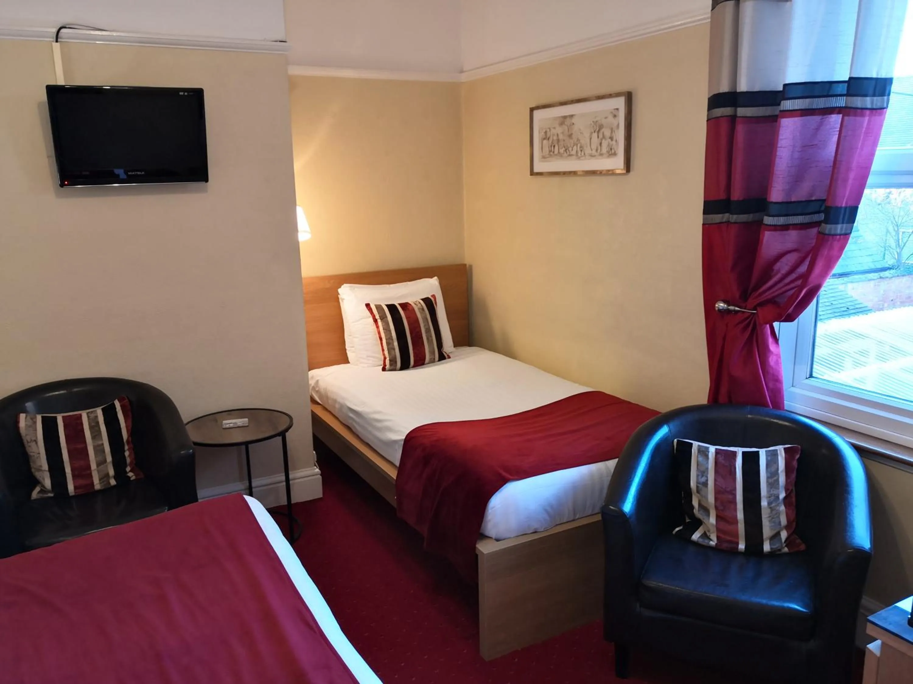 Bedroom, Bed in Ashgrove House