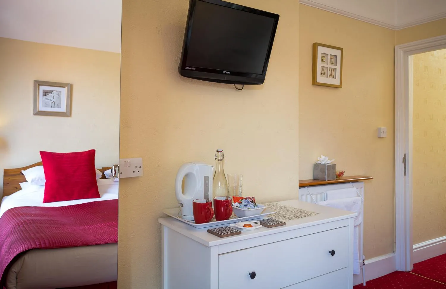 Photo of the whole room, Bed in Ashgrove House