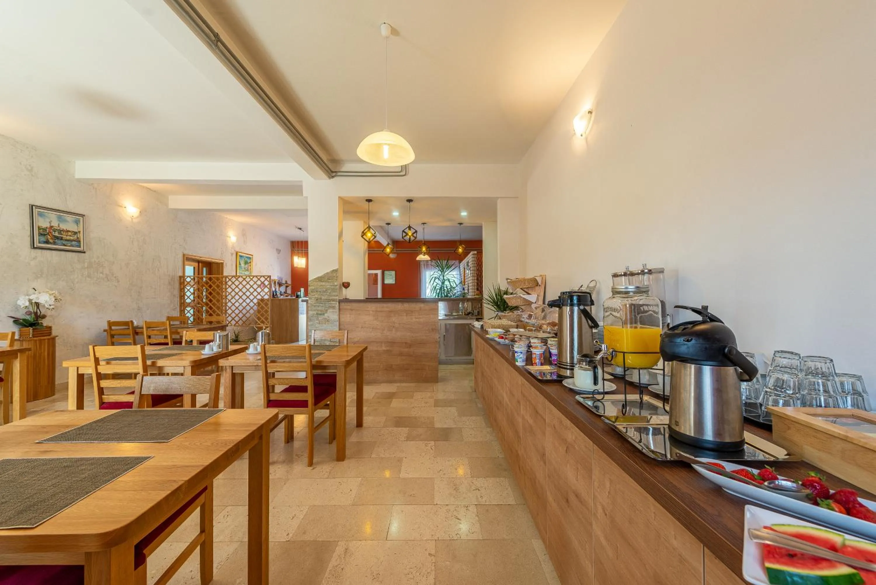Restaurant/places to eat in Bed & Breakfast Maki