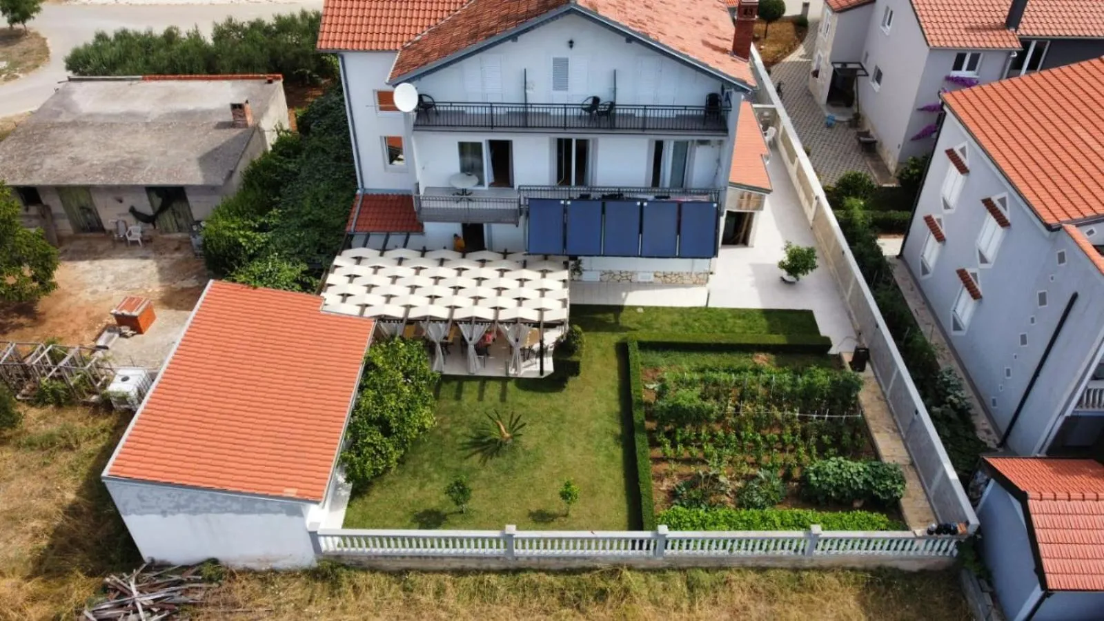 Bird's eye view in Bed & Breakfast Maki