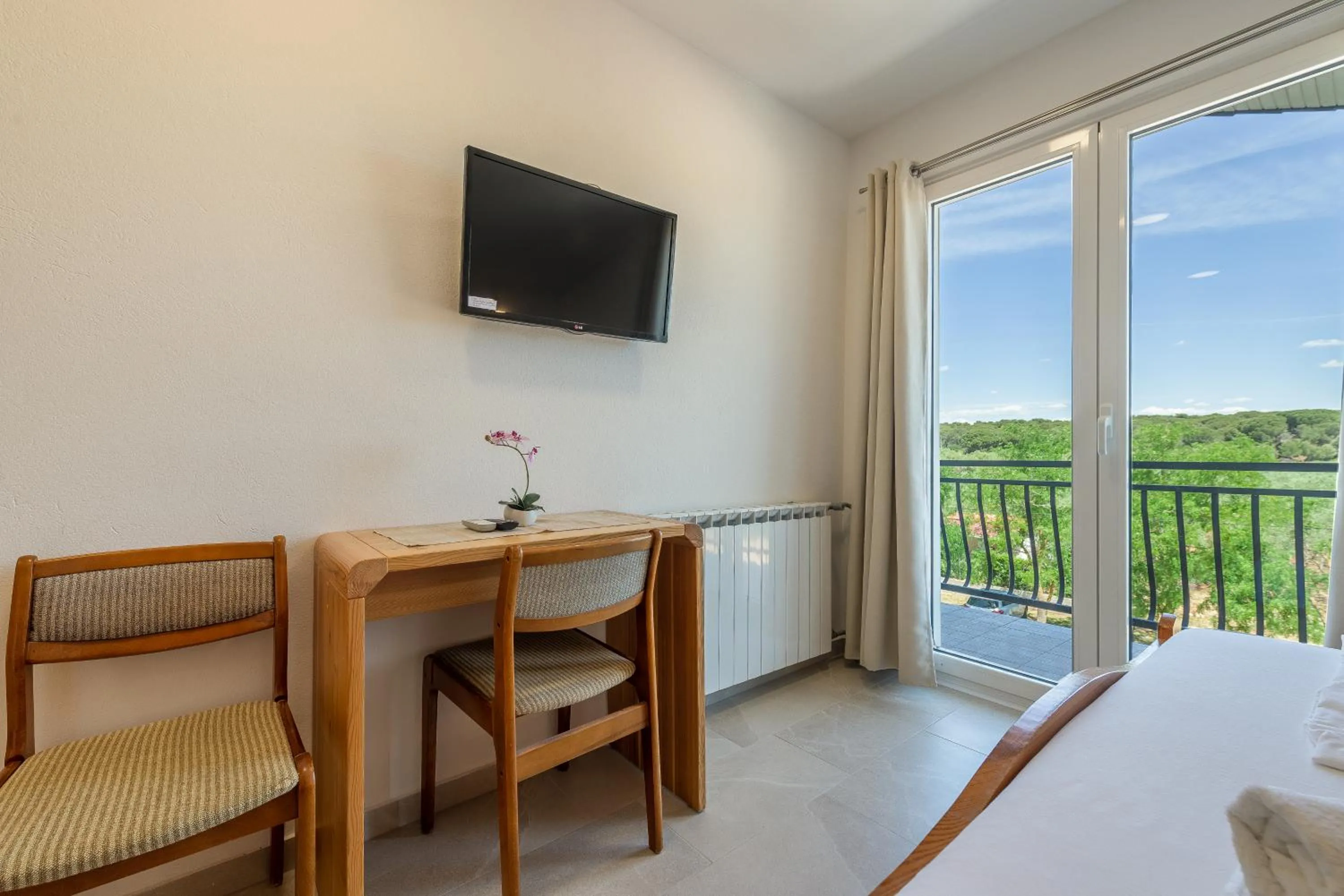 TV and multimedia, Bed in Bed & Breakfast Maki