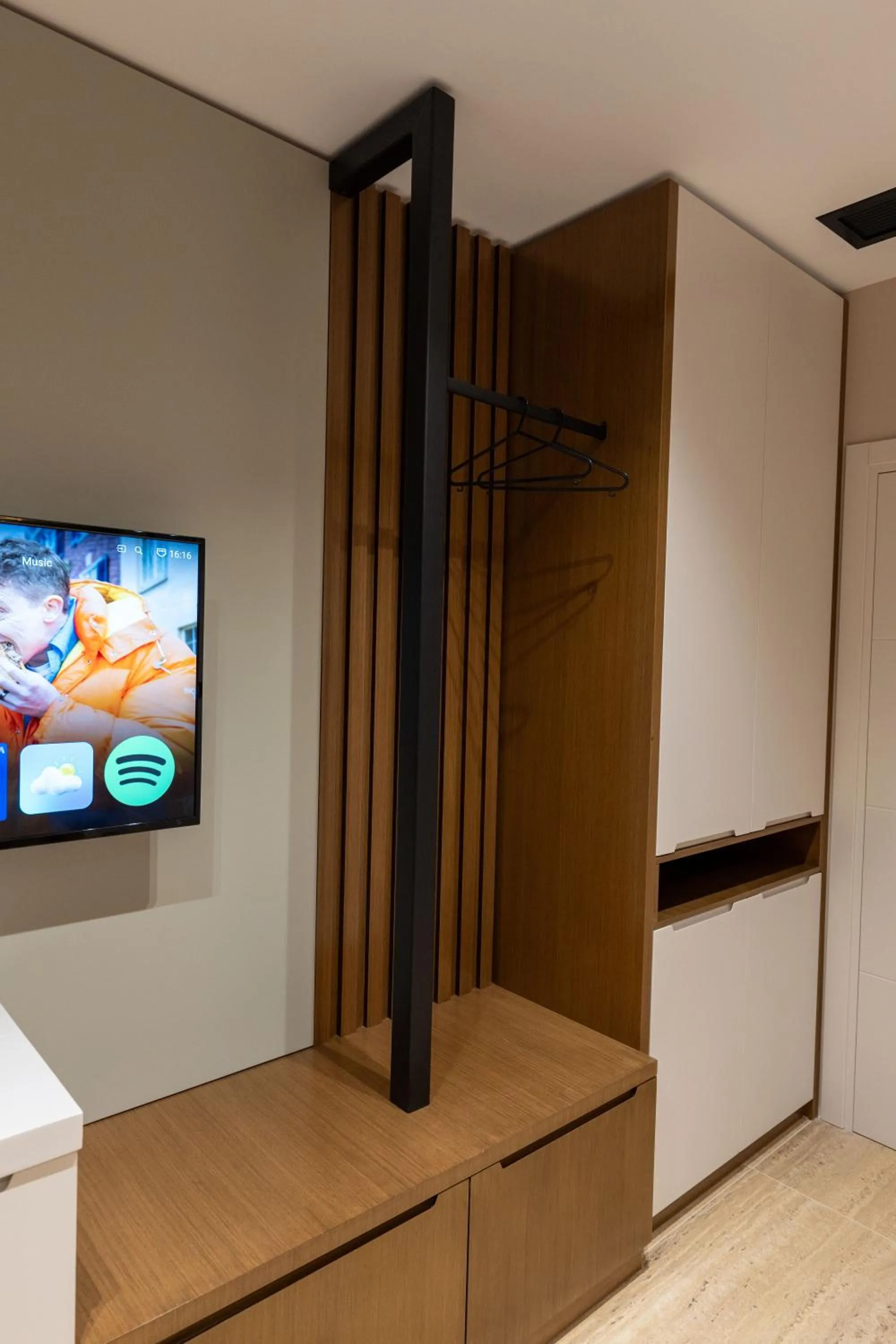 TV and multimedia in Grand Hotel Aita