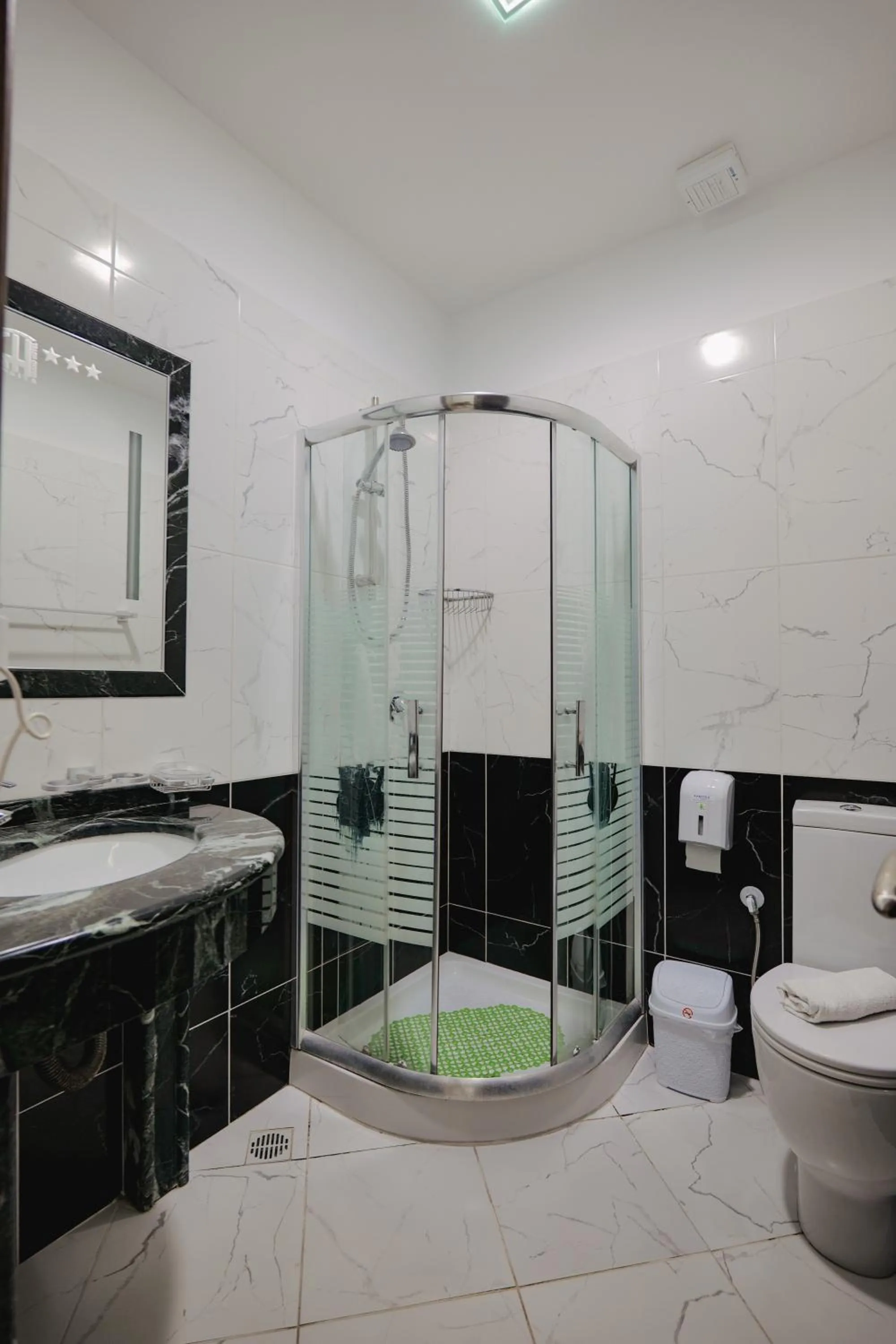 Toilet in Grand Hotel Aita