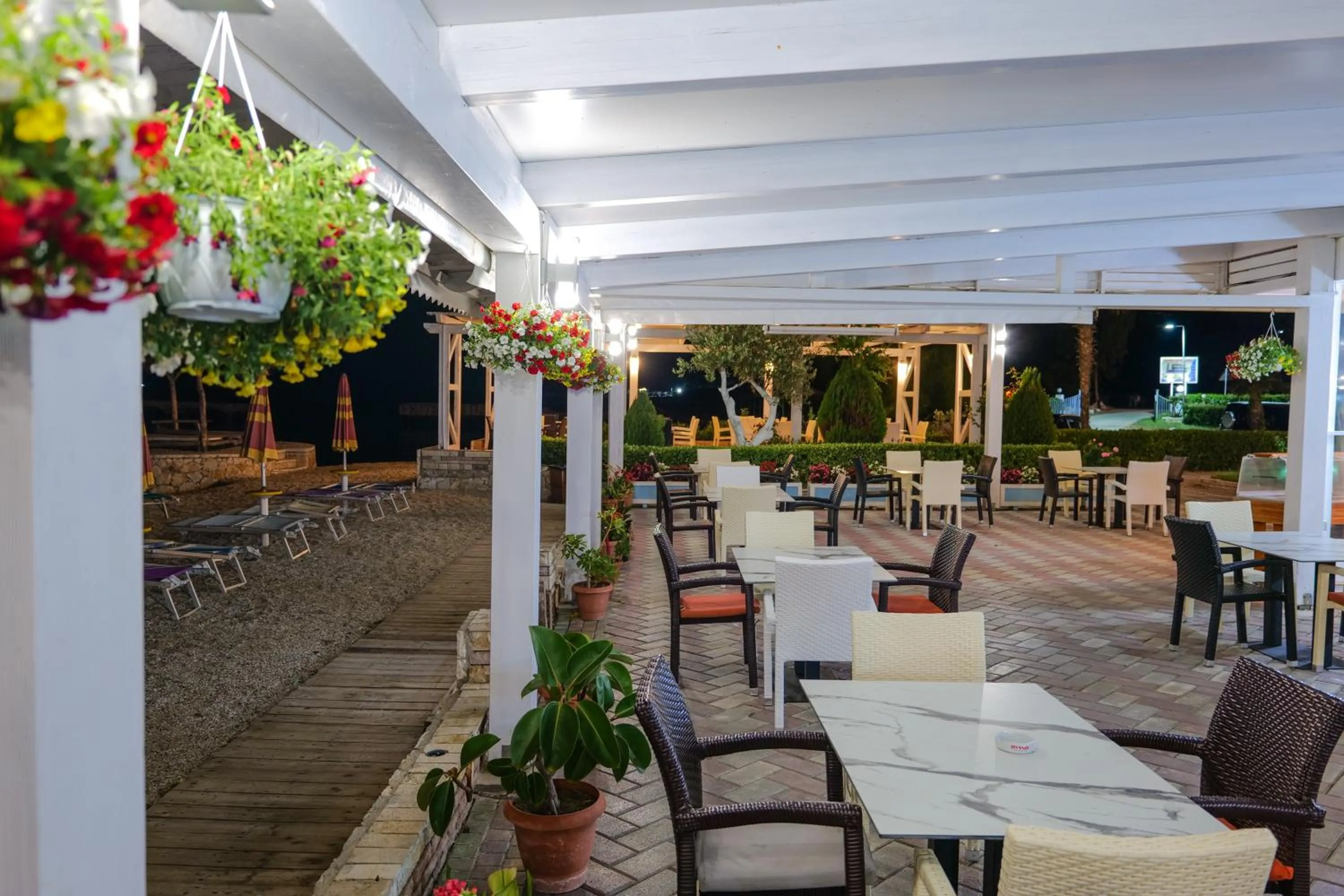 Restaurant/places to eat in Grand Hotel Aita