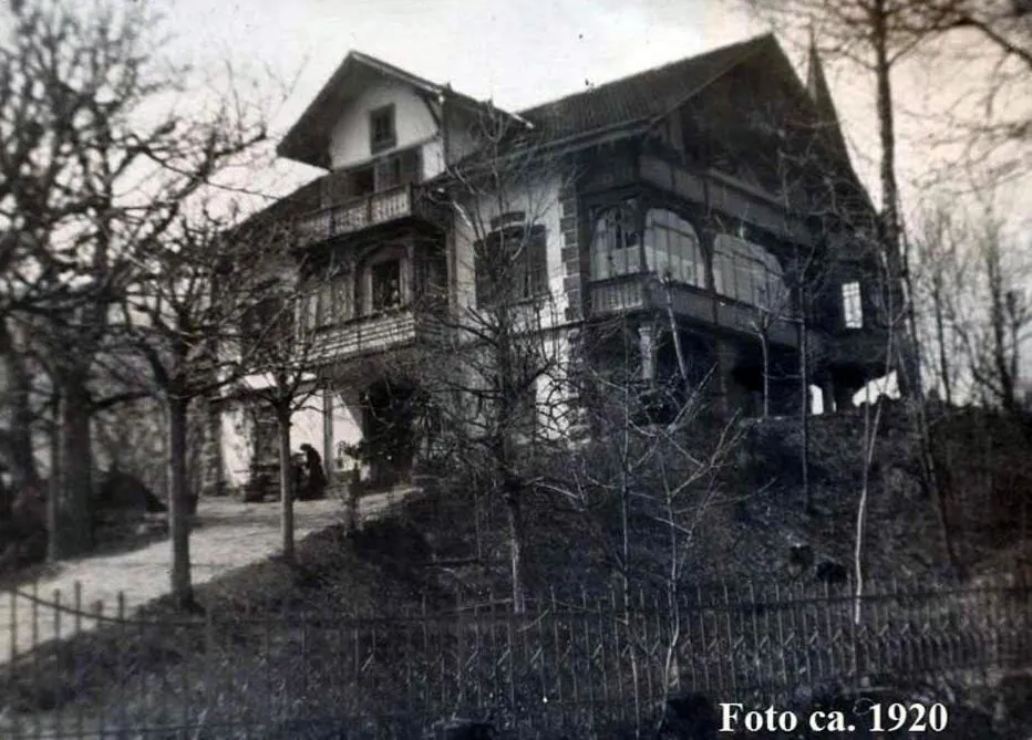 Property building in Art Deco Villa Mon Abri BnB