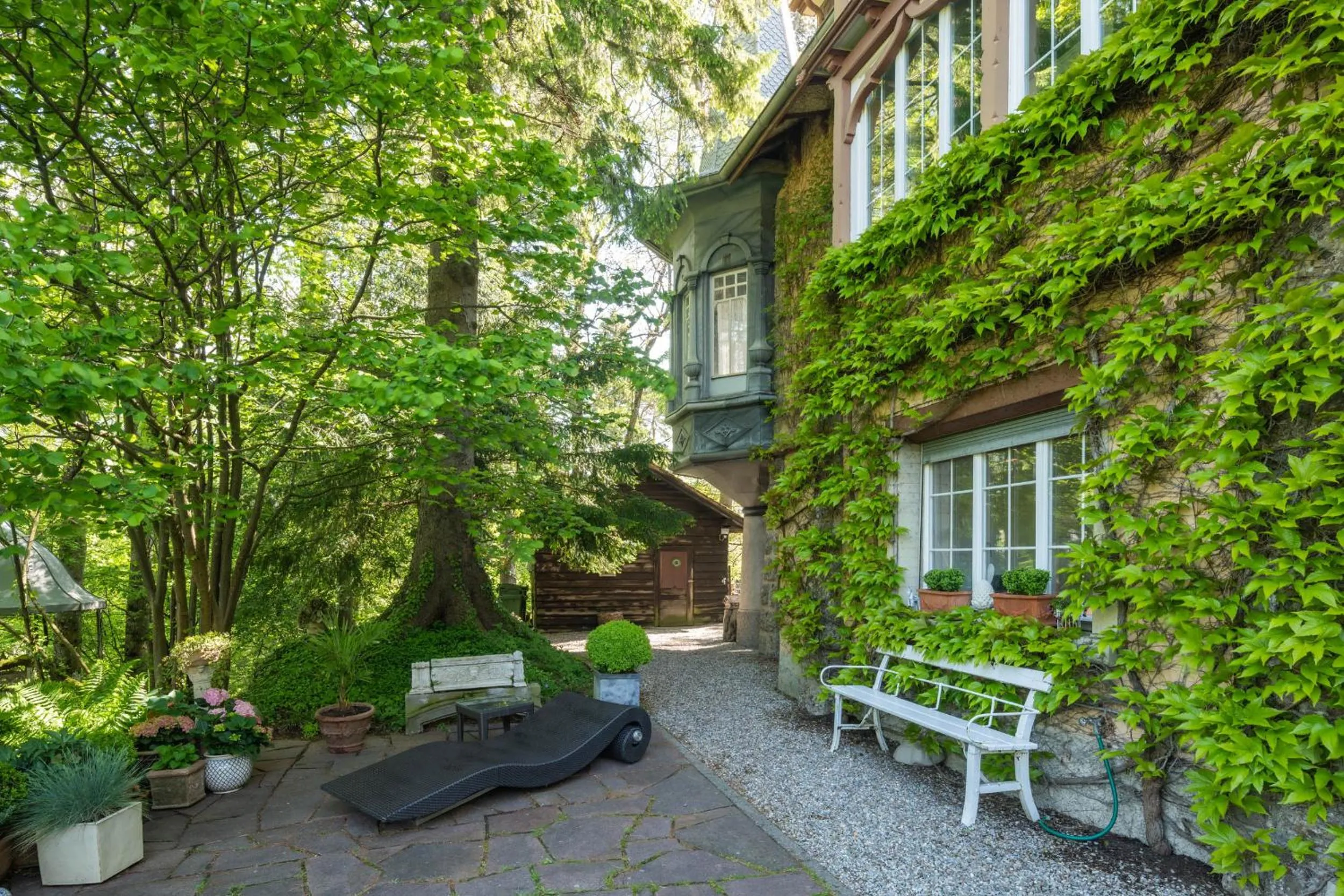 Property building in Art Deco Villa Mon Abri BnB