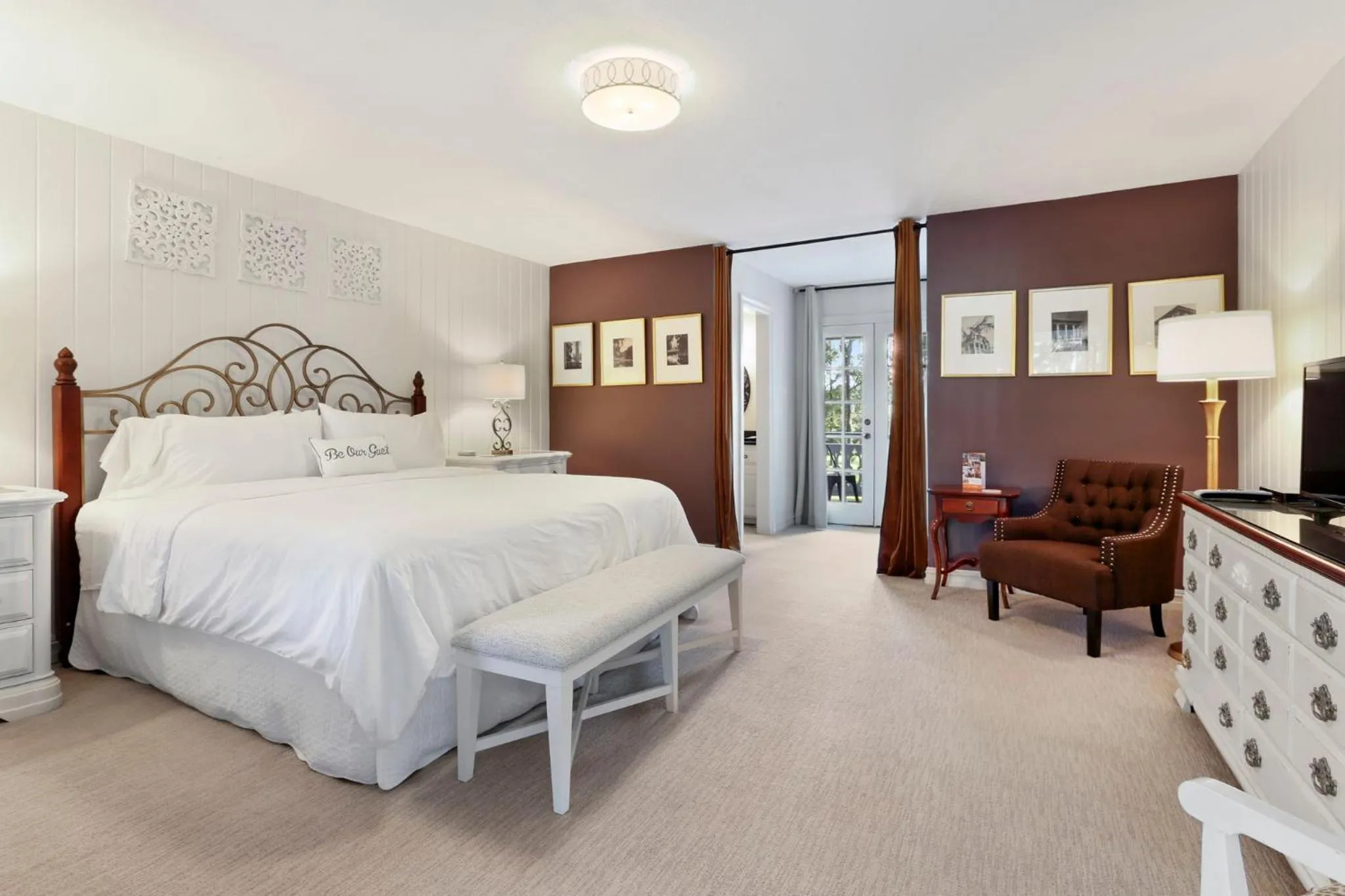 Bed in Greenwood Plantation B&B Inn