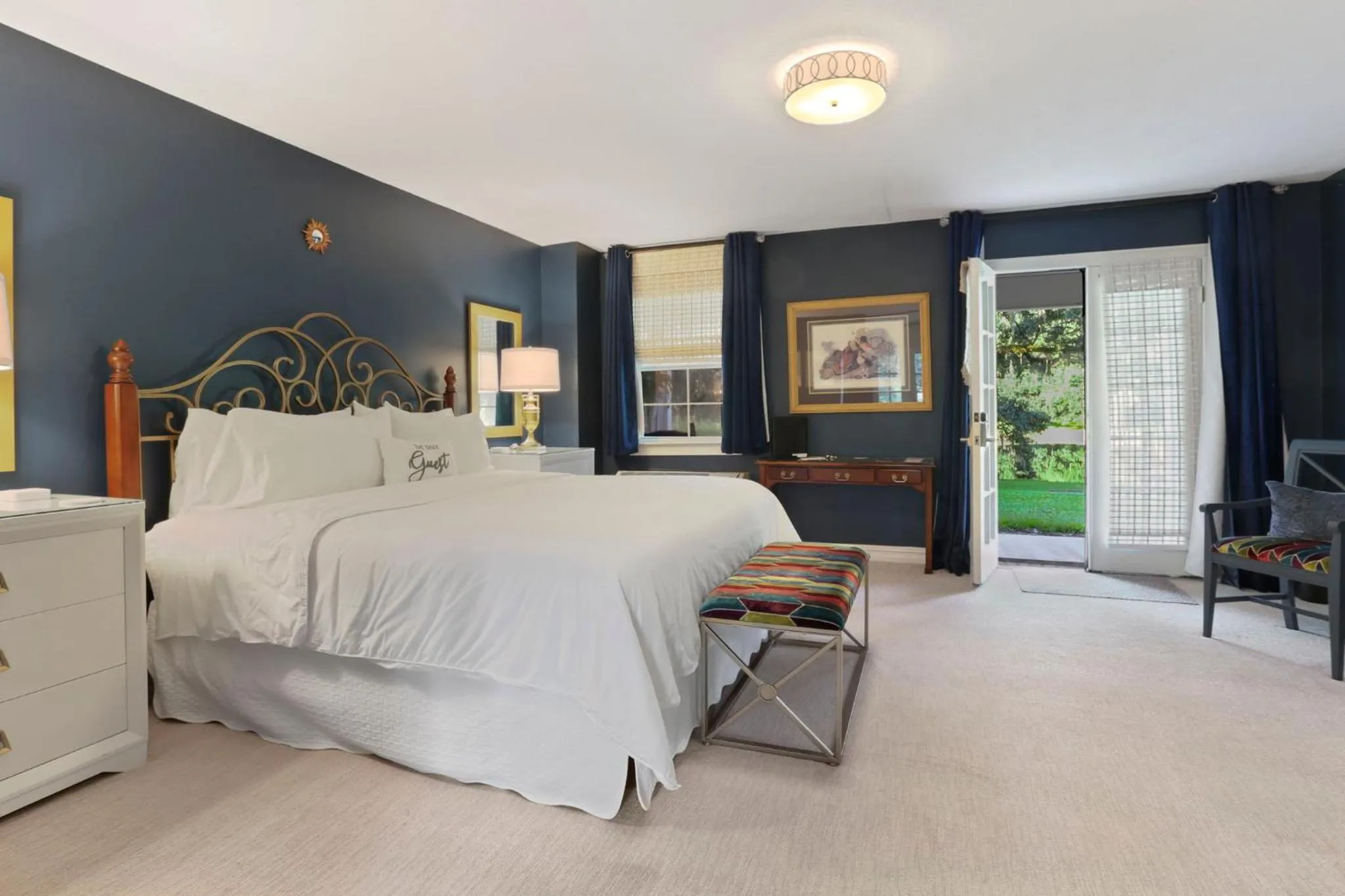 Bed in Greenwood Plantation B&B Inn