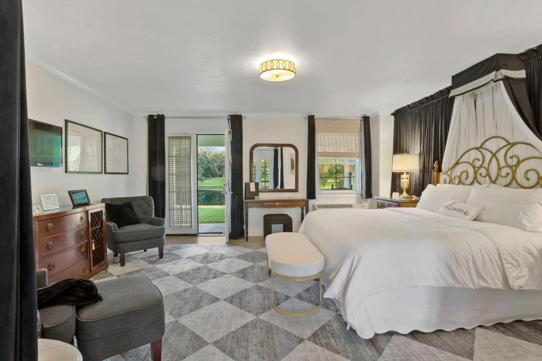 Bed in Greenwood Plantation B&B Inn