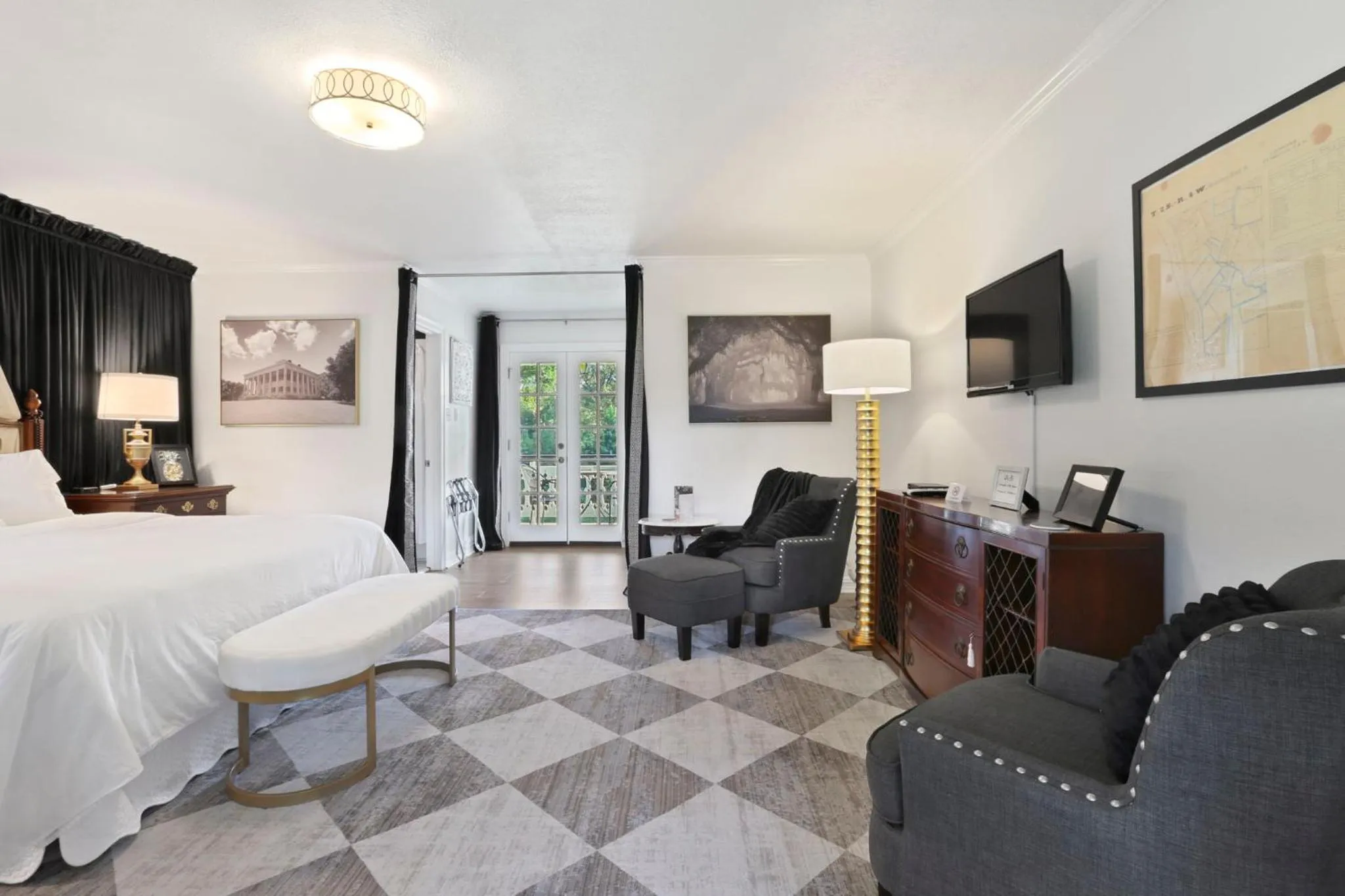 Bed in Greenwood Plantation B&B Inn