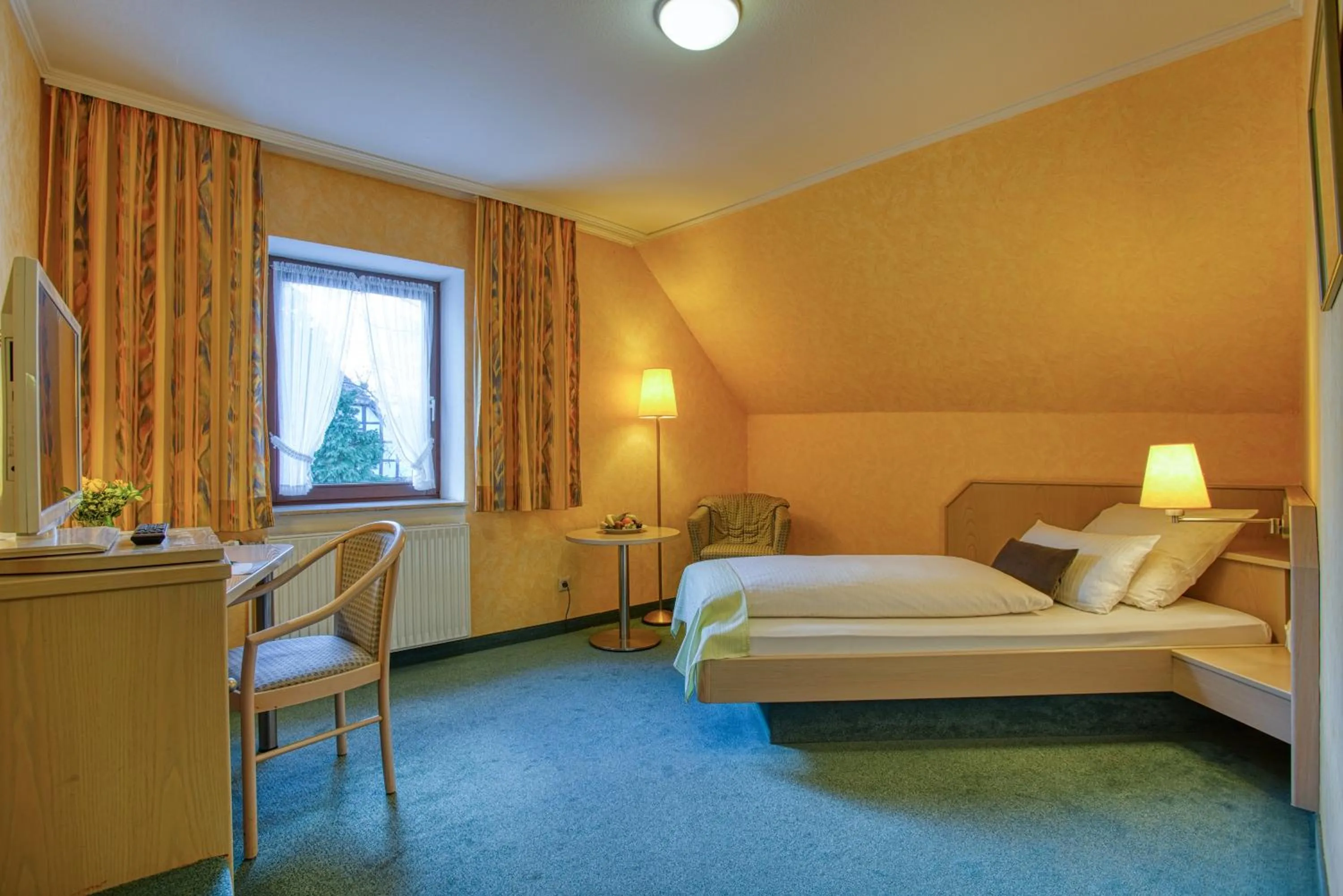 Photo of the whole room, Bed in Hotel Kischers Landhaus