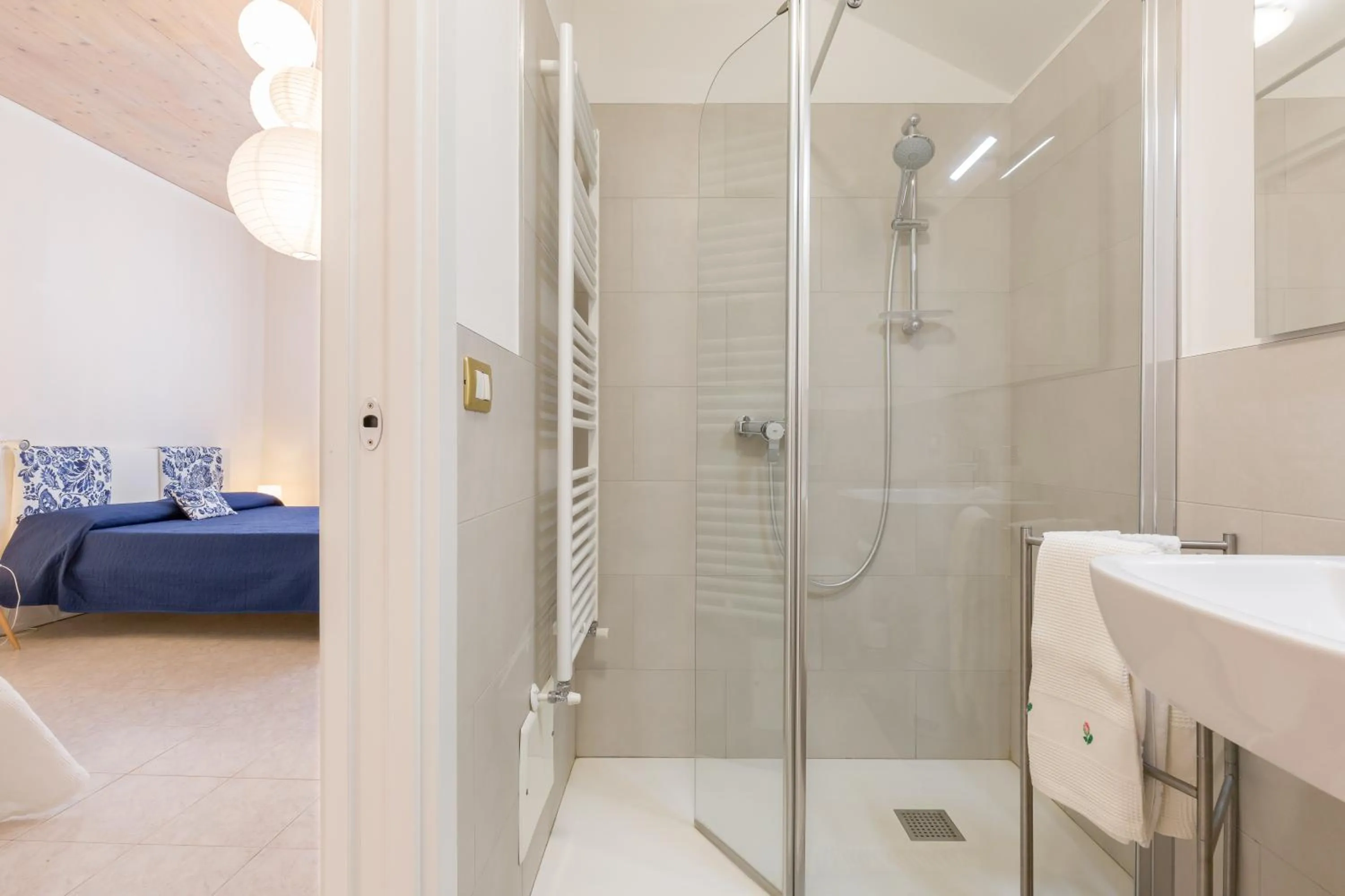 Shower, Bed in B&B King