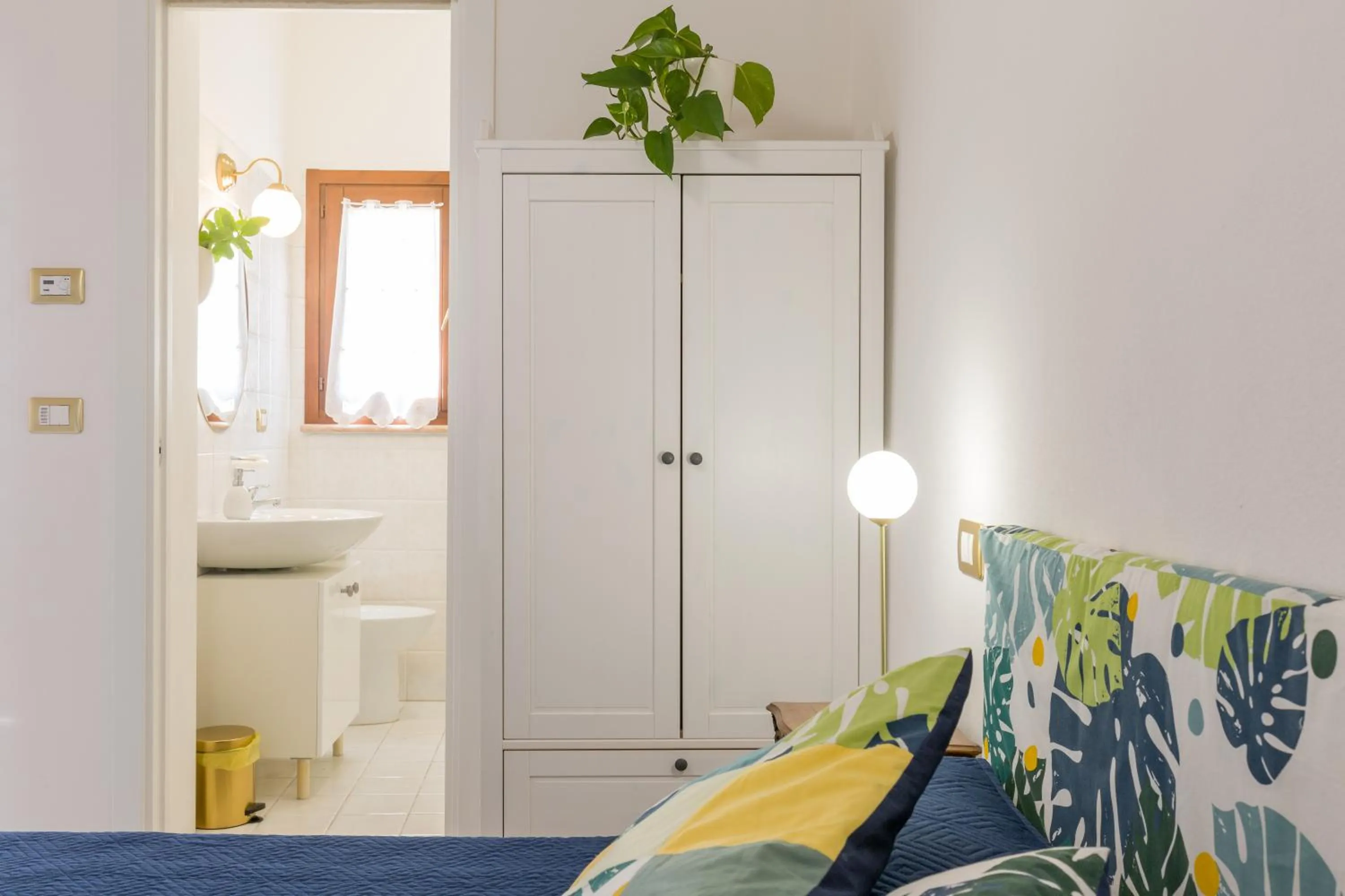 Bathroom, Bed in B&B King