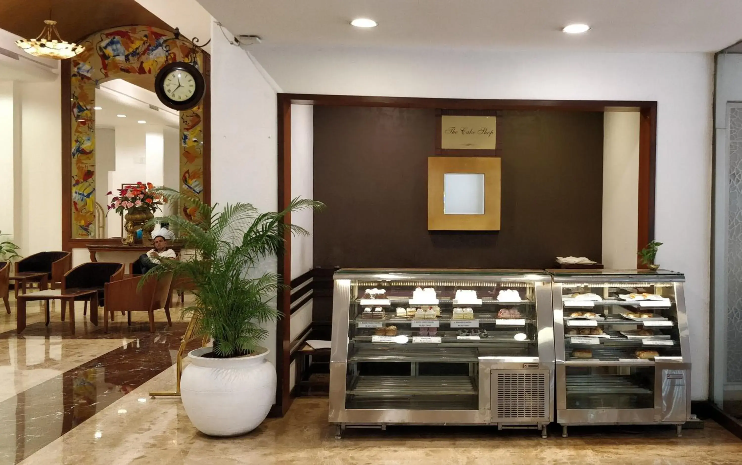 Restaurant/places to eat in Hotel Aurora Towers Restaurant/places to eat in Hotel Aurora Towers