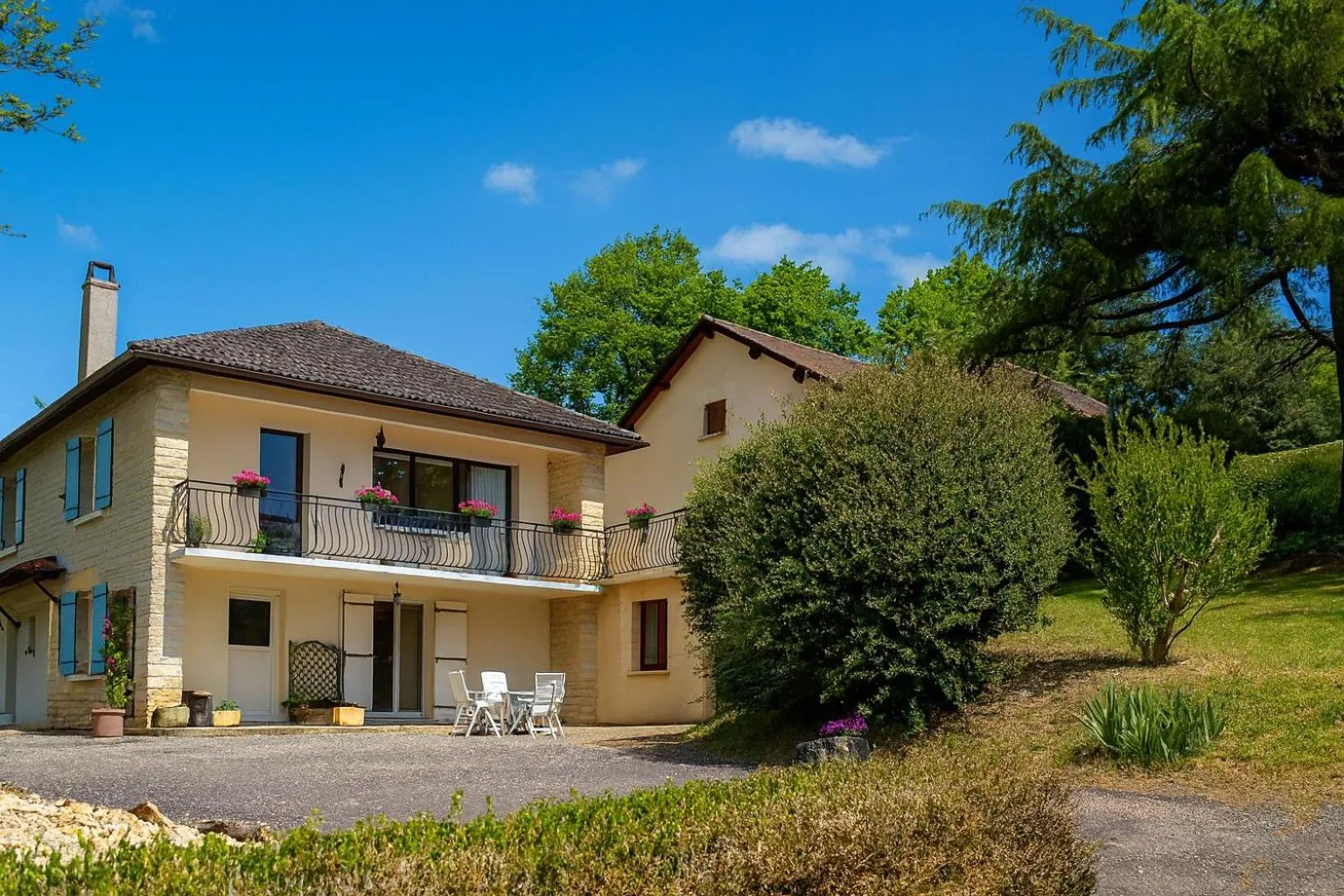 Property building in La Colline - Chambre d'hôtes - B&B