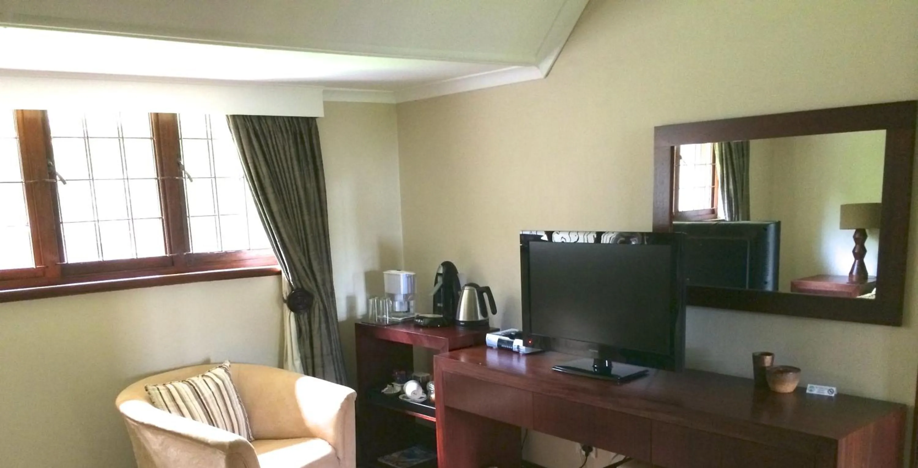 Photo of the whole room in Eagle Wind Manor