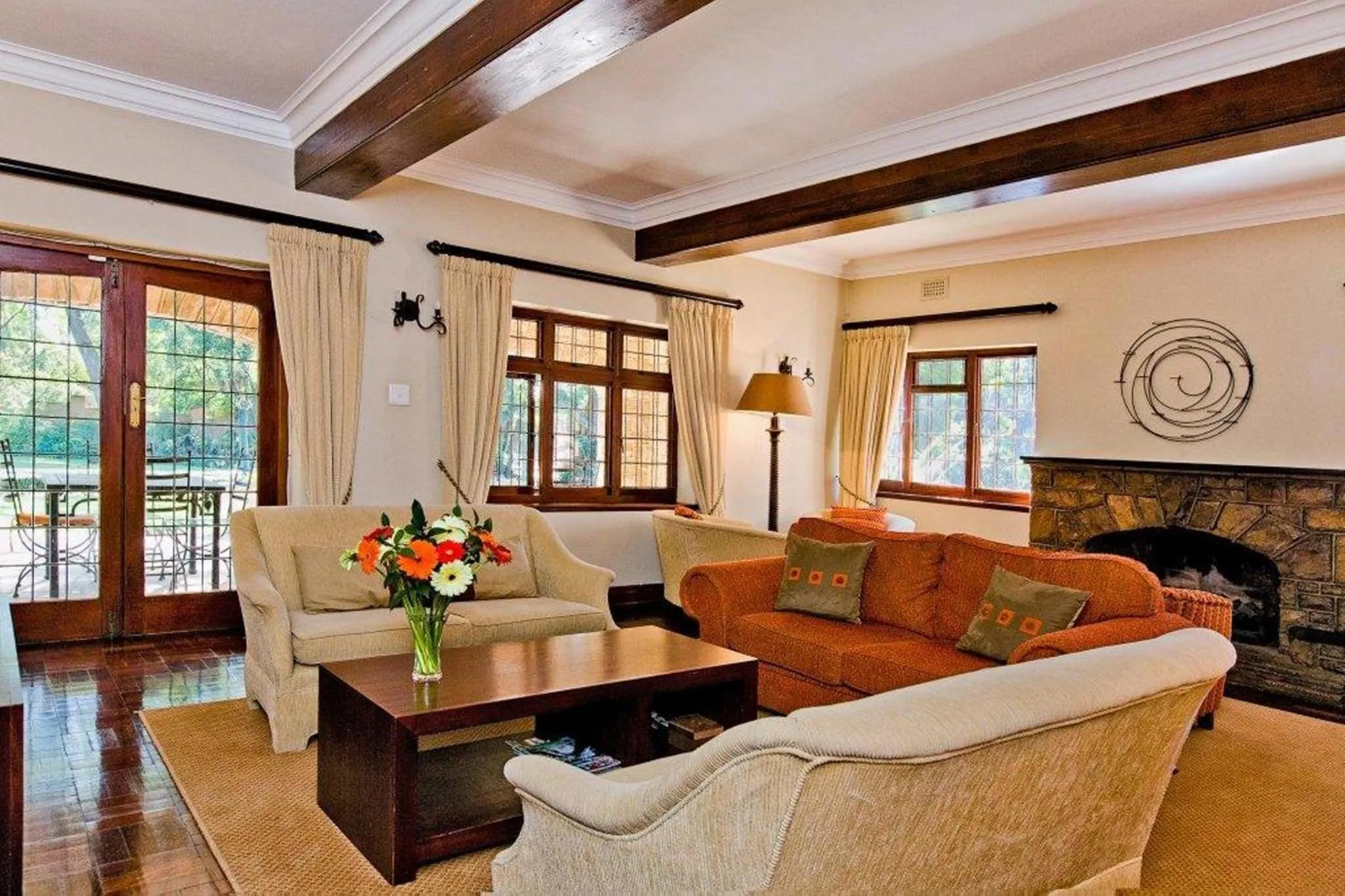 Living room in Eagle Wind Manor