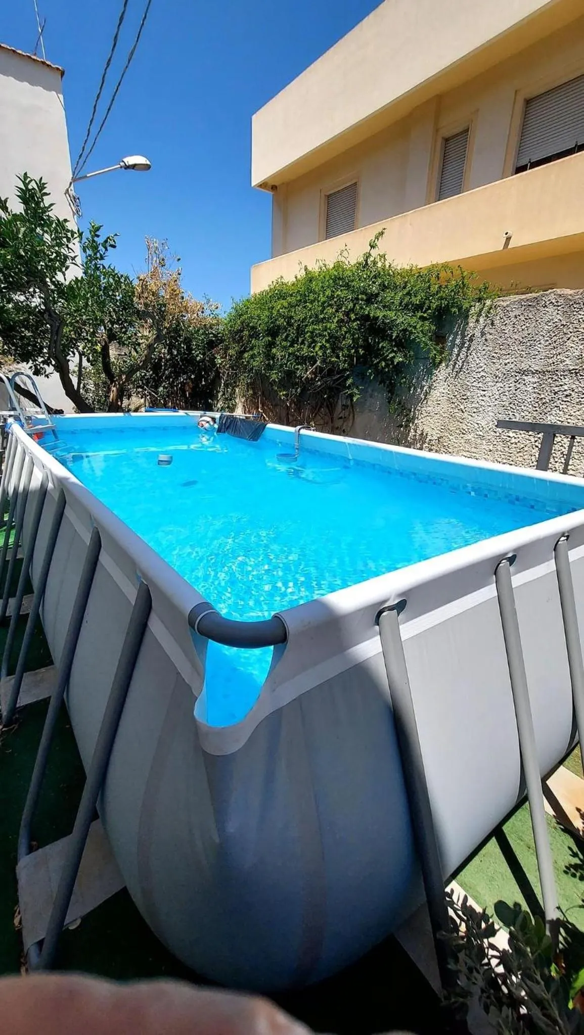 Swimming pool in La Pergola B&B