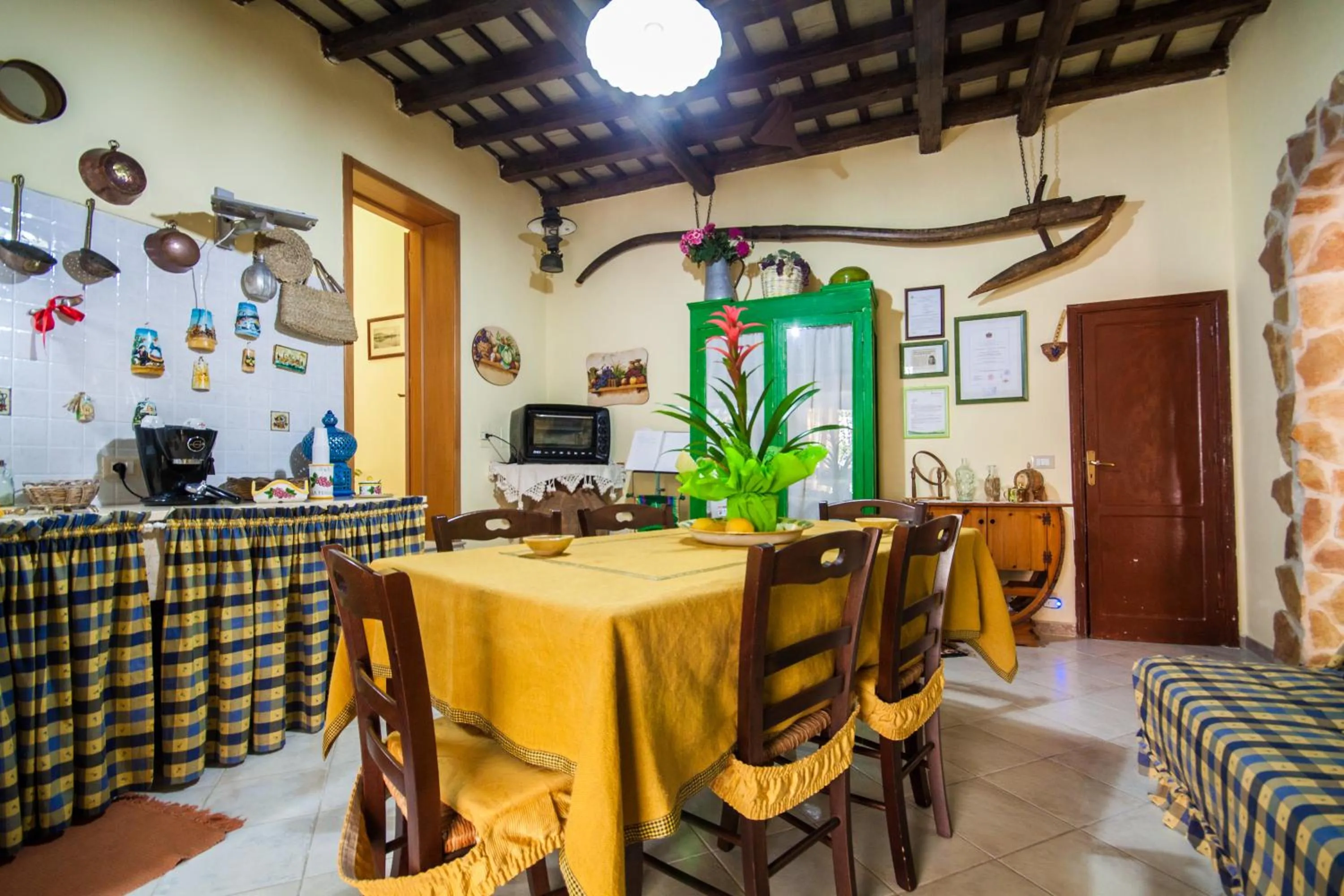 Kitchen or kitchenette in La Pergola B&B