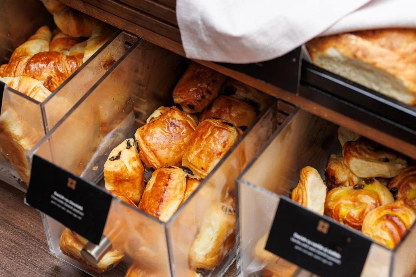 Restaurant/places to eat in Kronwell Brasov Hotel