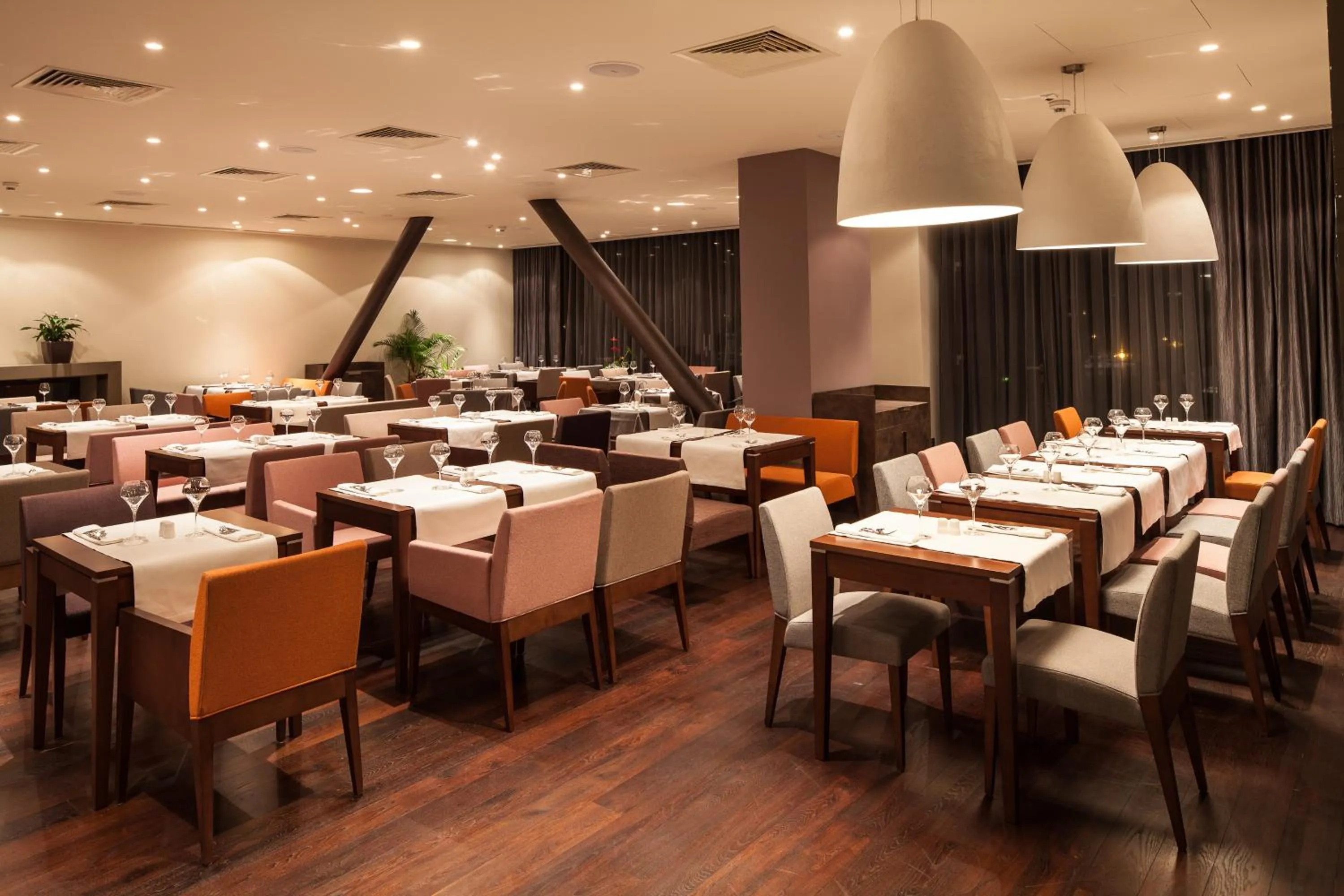 Restaurant/places to eat in Kronwell Brasov Hotel