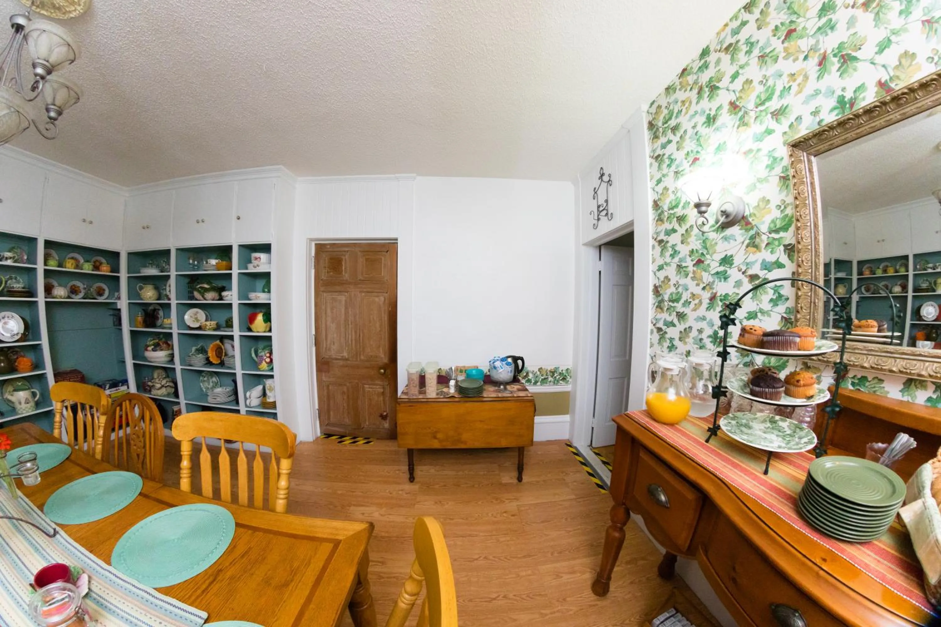 Decorative detail in Oak Park Inn