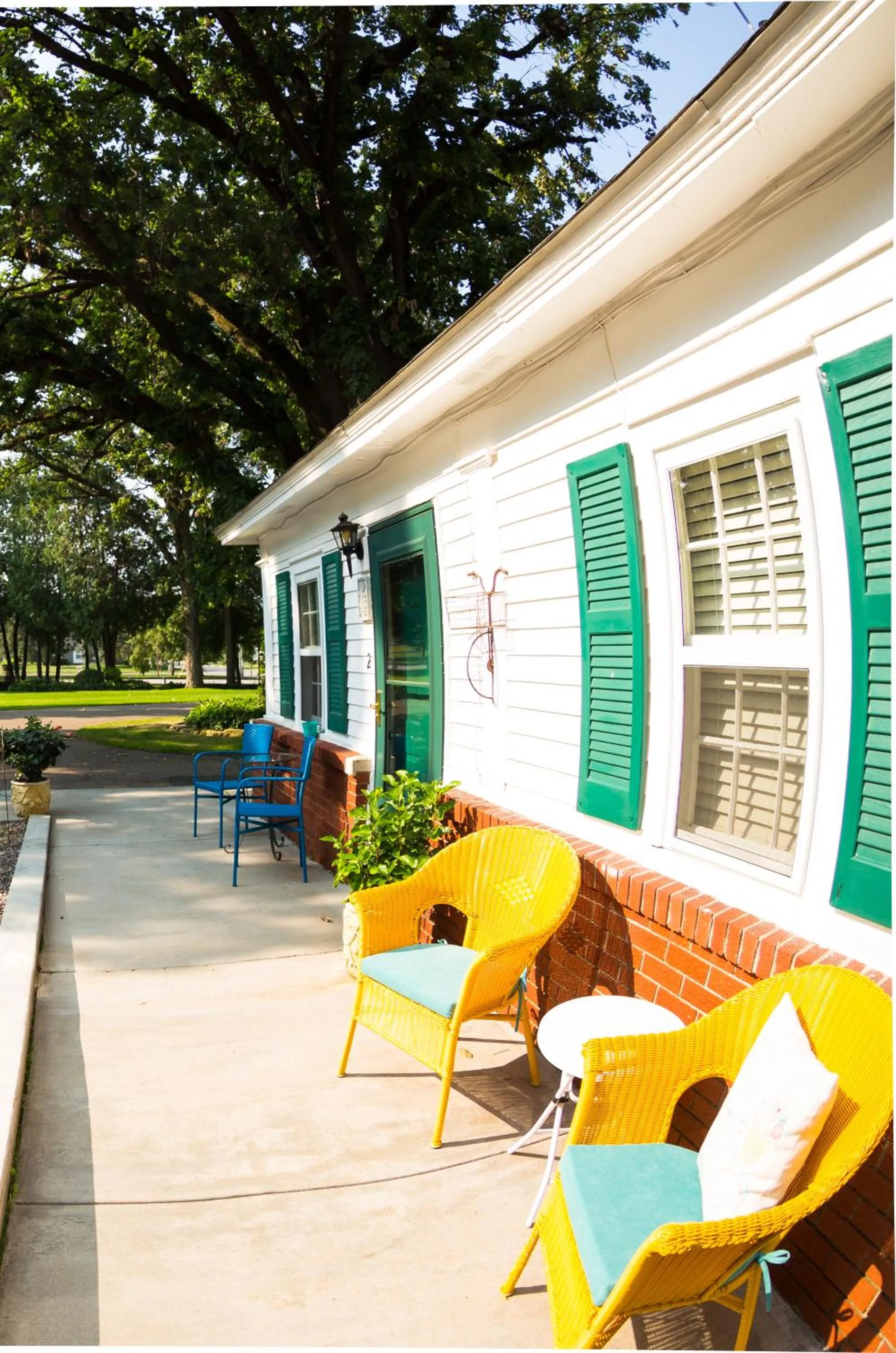 Patio in Oak Park Inn