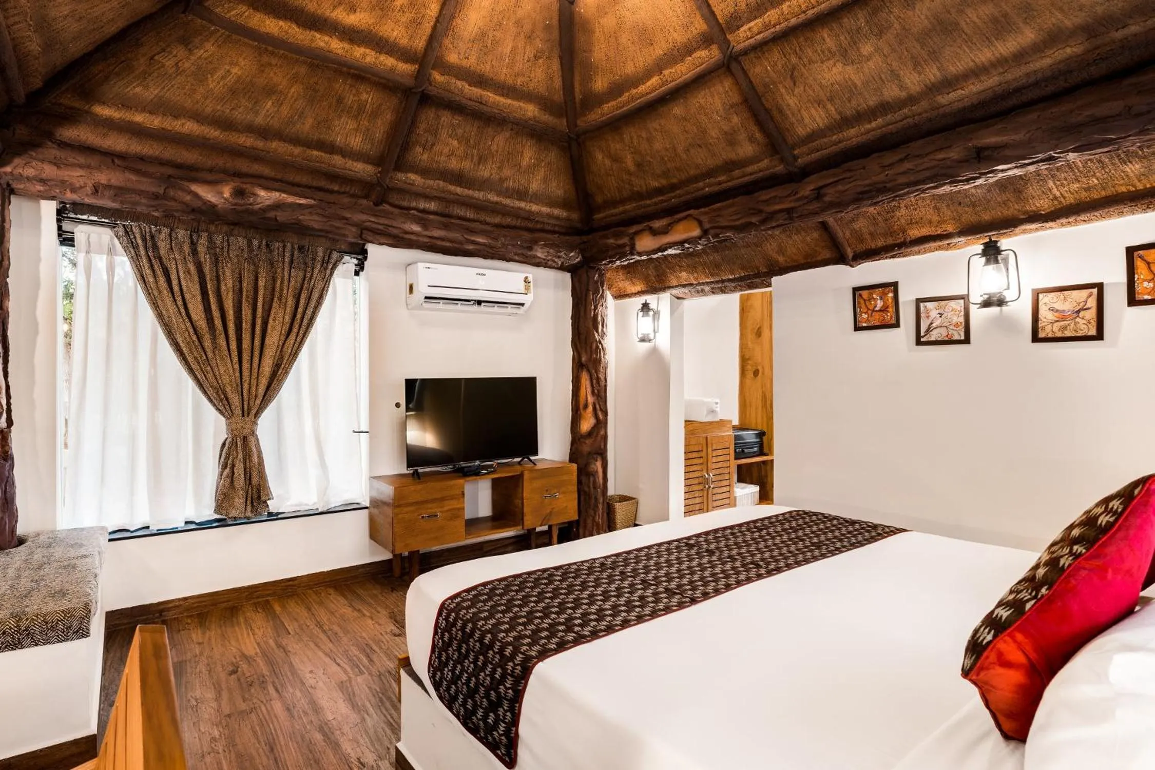 Photo of the whole room, Bed in Vijayshree Resort, Hampi