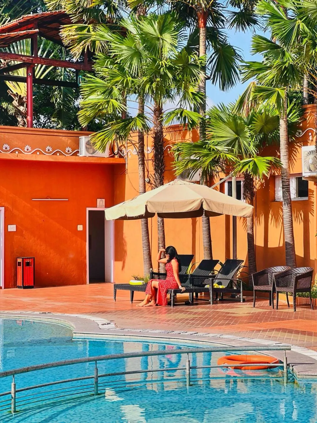 Swimming pool in Vijayshree Resort, Hampi