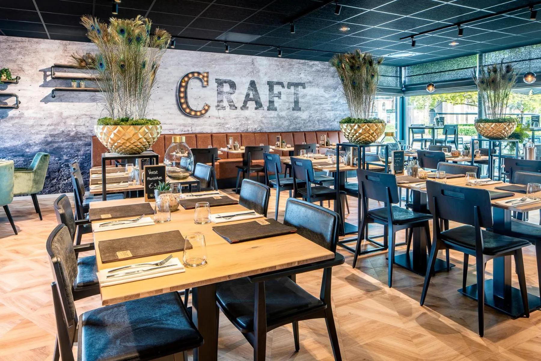 Restaurant/places to eat in Hotel 46