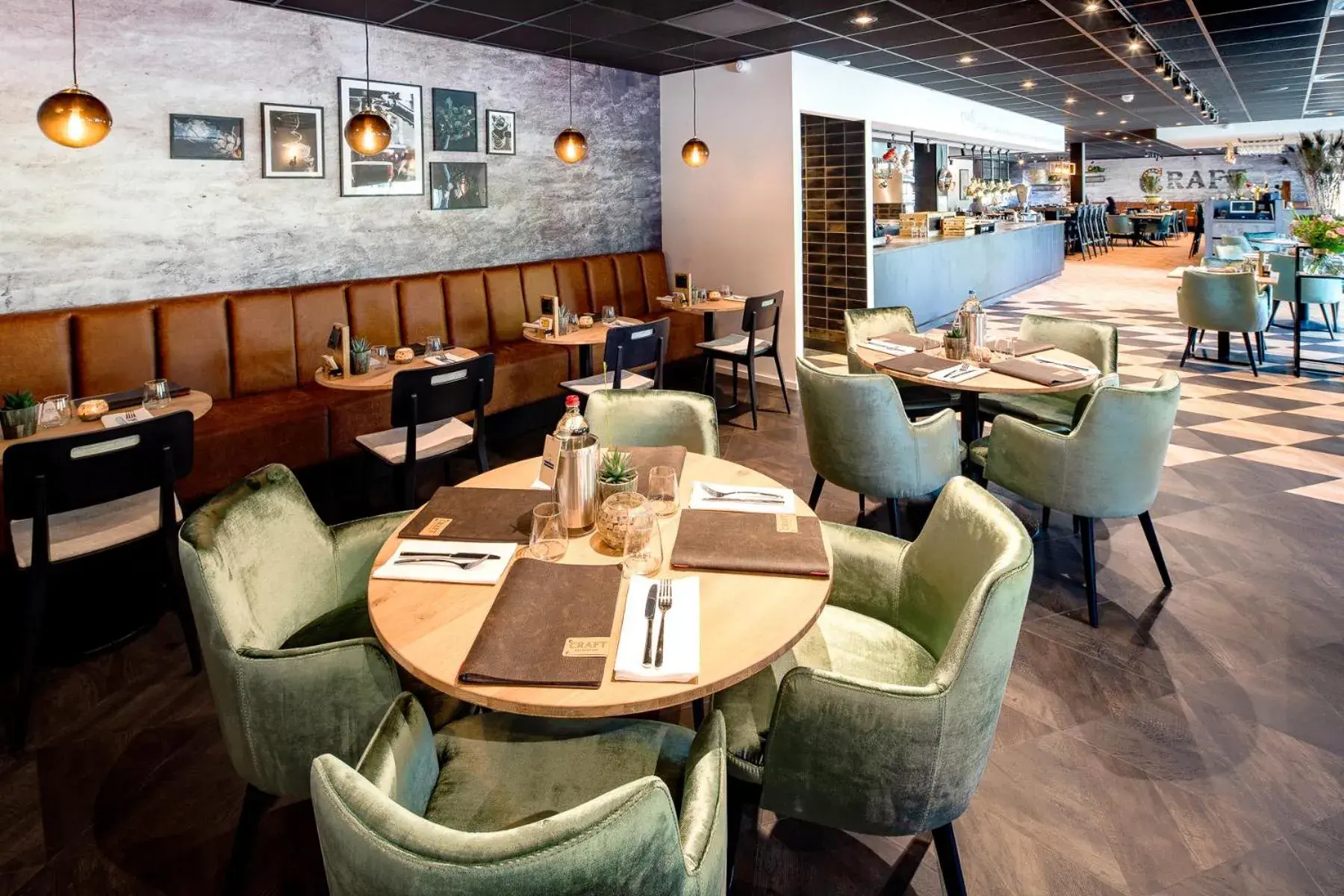 Restaurant/places to eat in Hotel 46 Restaurant/places to eat in Hotel 46