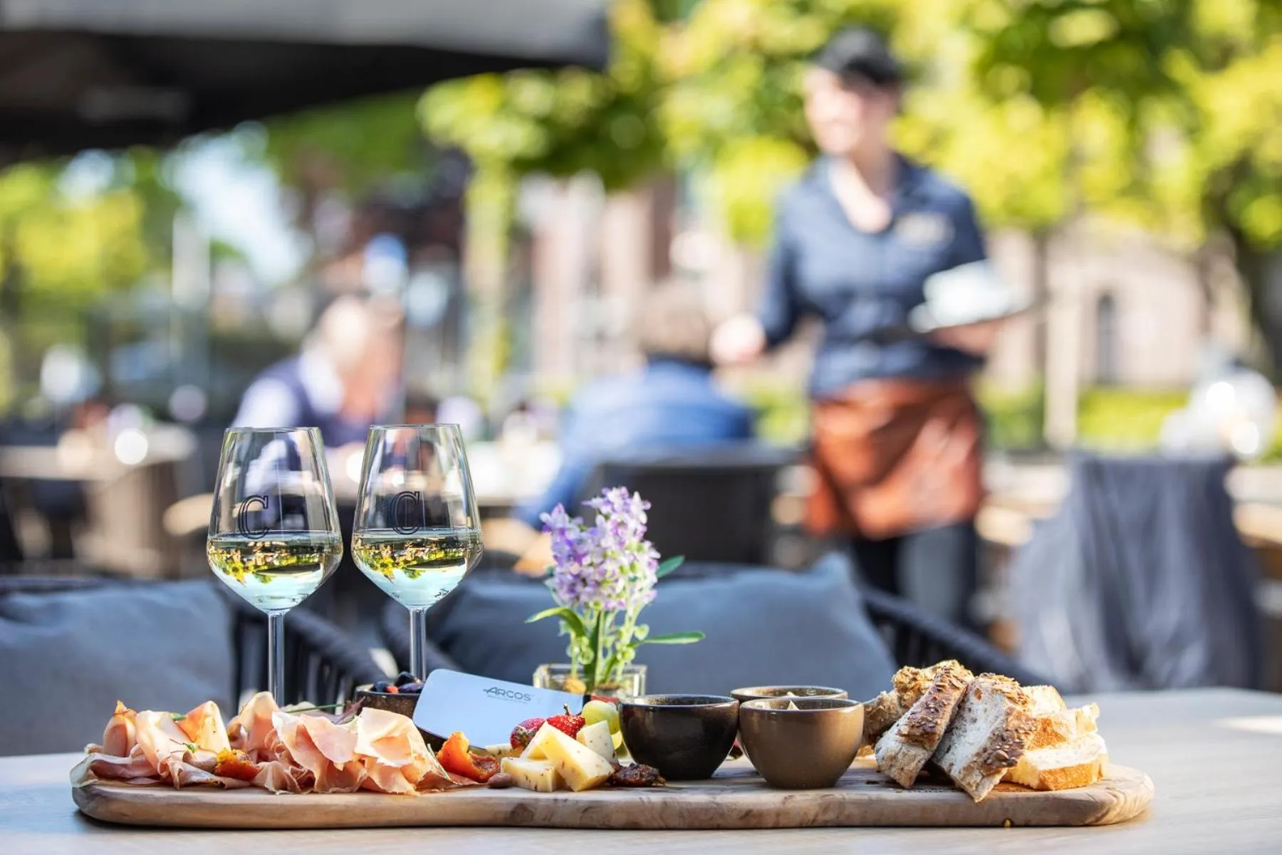 Restaurant/places to eat in Hotel 46