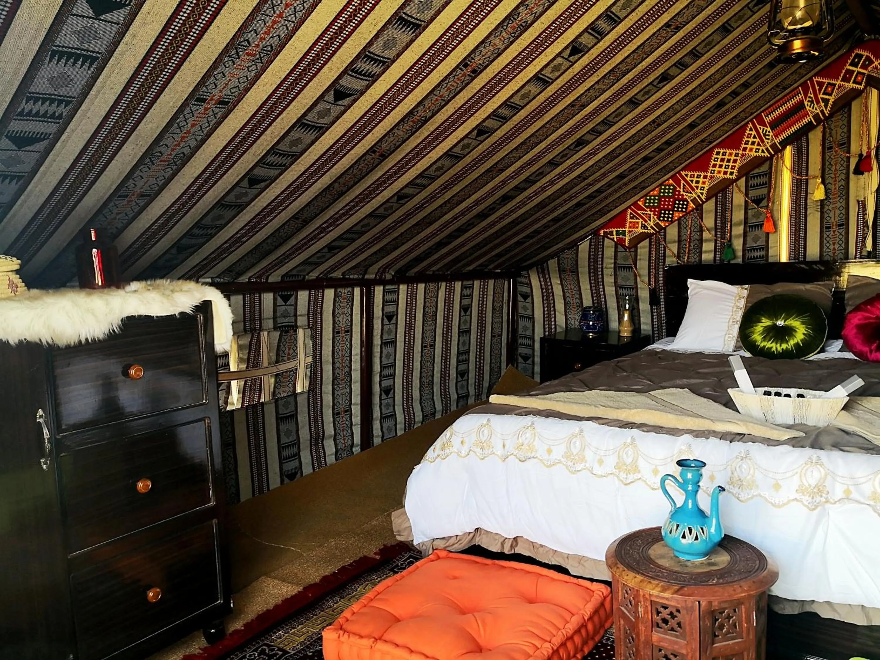 Photo of the whole room, Bed in Queen Desert camp