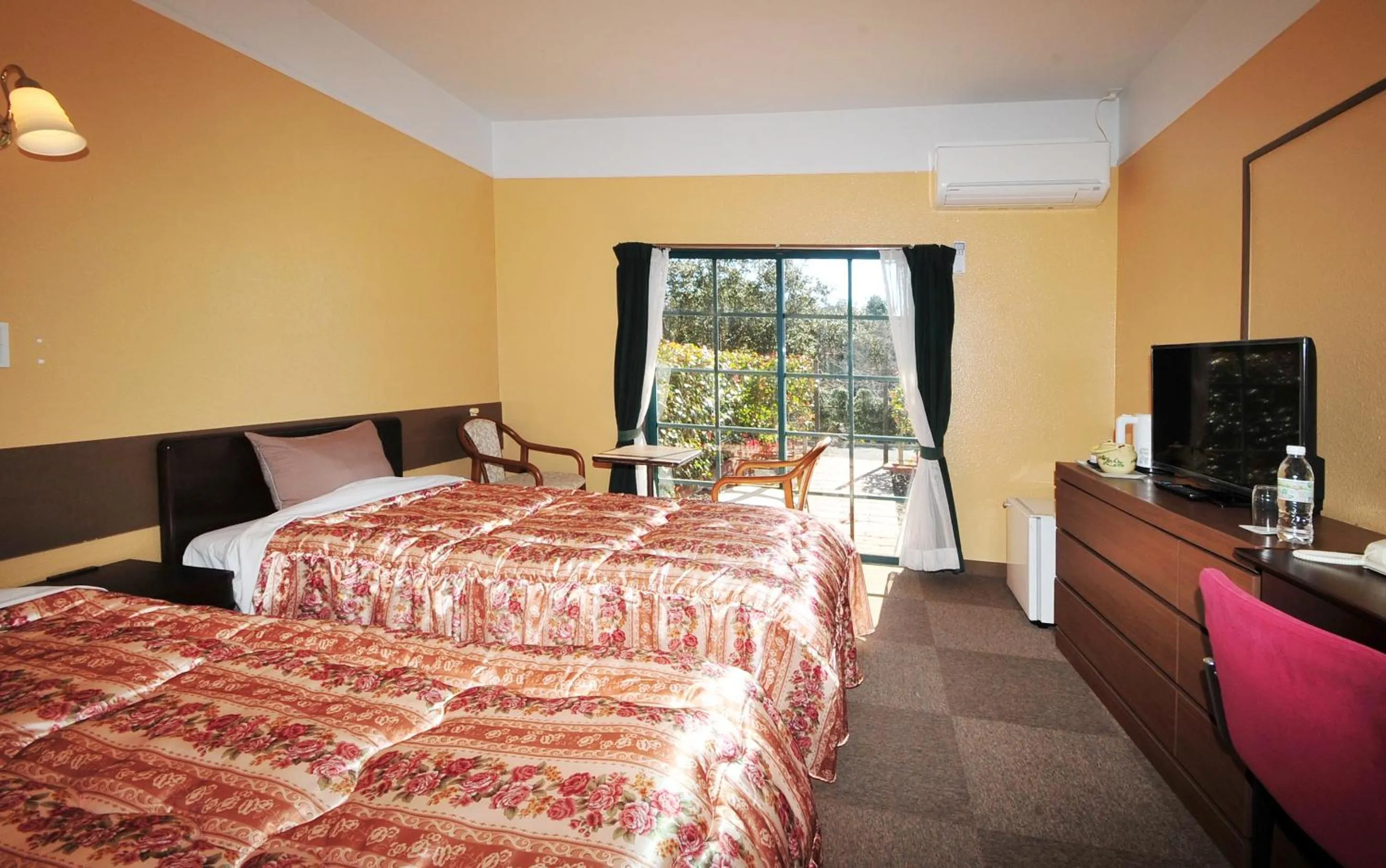 Photo of the whole room, Bed in Kashikojima Hotel Bay Garden