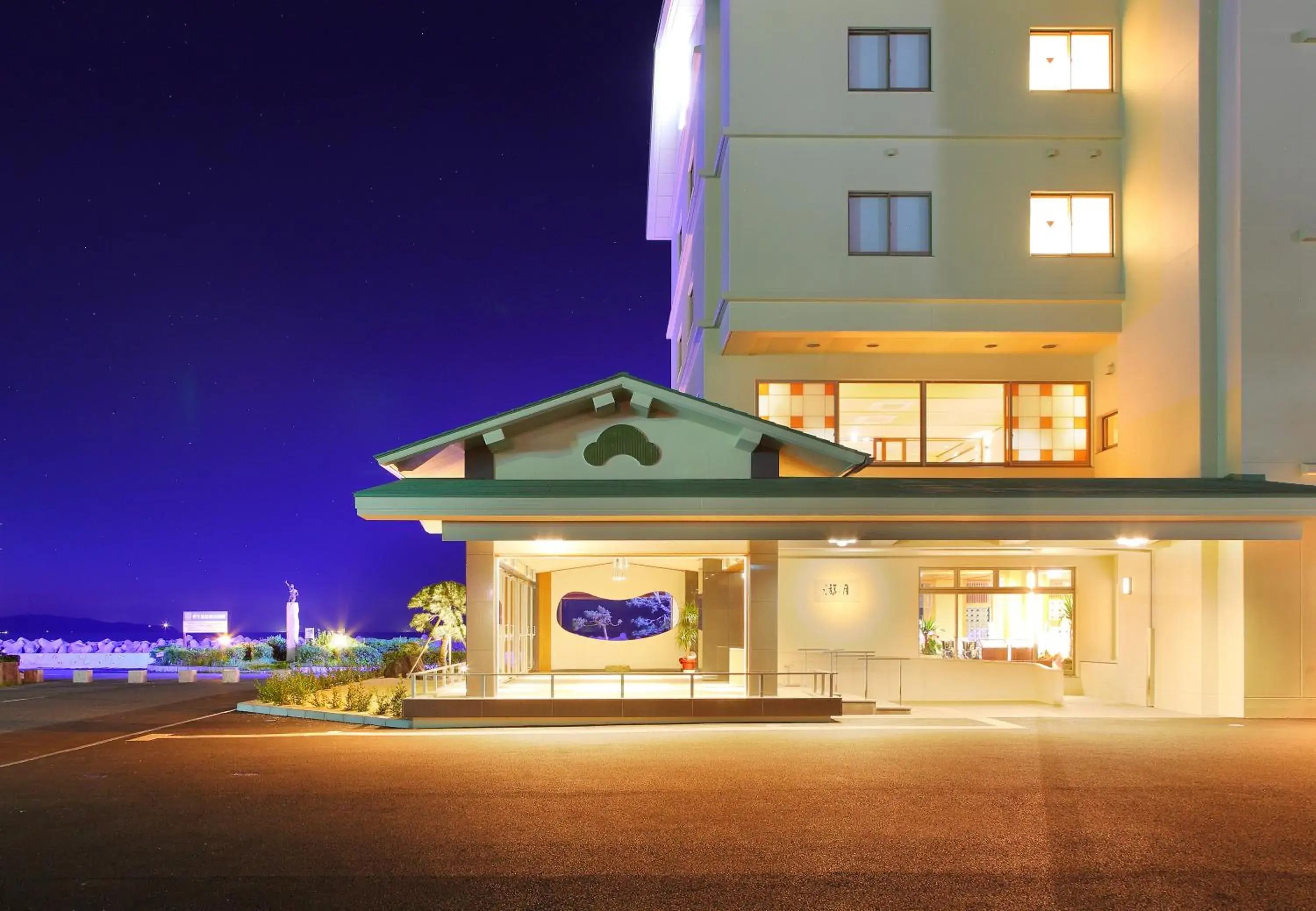 Facade/entrance in Kaike Yugetsu Facade/entrance in Kaike Yugetsu