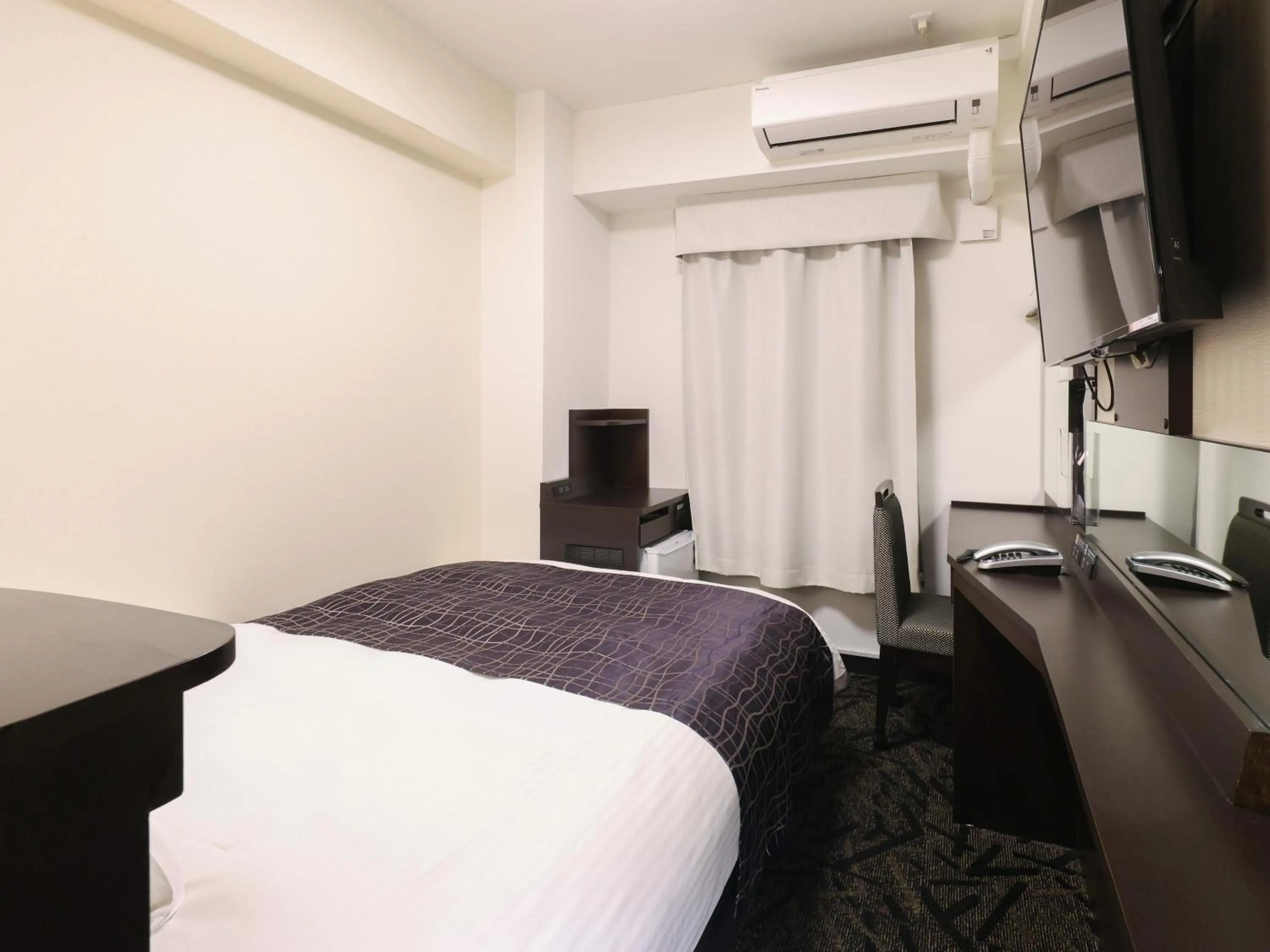 Bed in APA Hotel Shizuoka-eki Kita