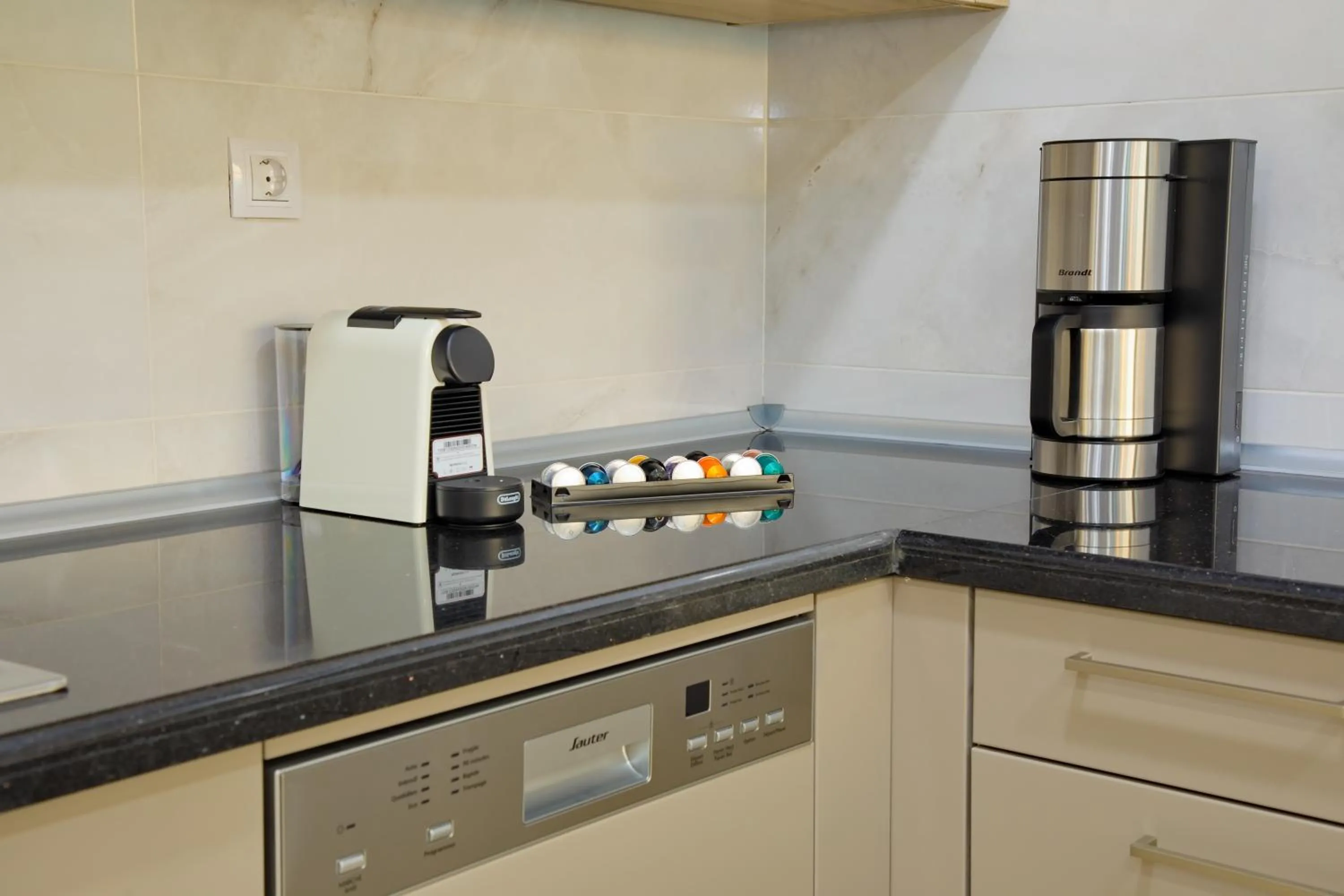 Kitchen or kitchenette in RESIDENCE TOURISTIQUE DU PORT