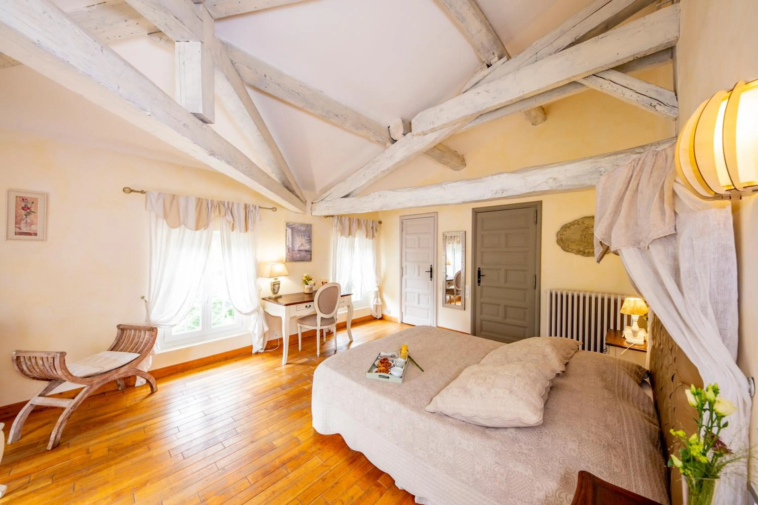 Photo of the whole room, Bed in Le Moulin de Rudelle