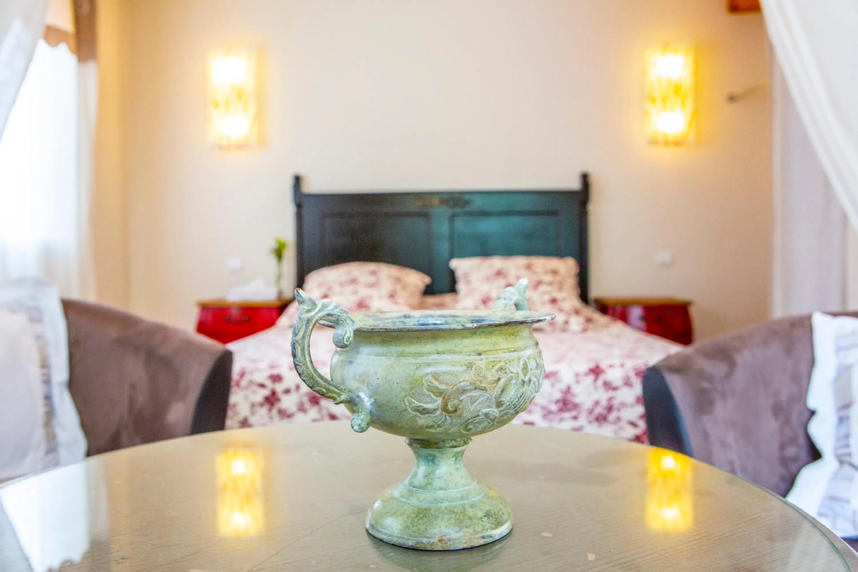 Decorative detail, Bed in Le Moulin de Rudelle