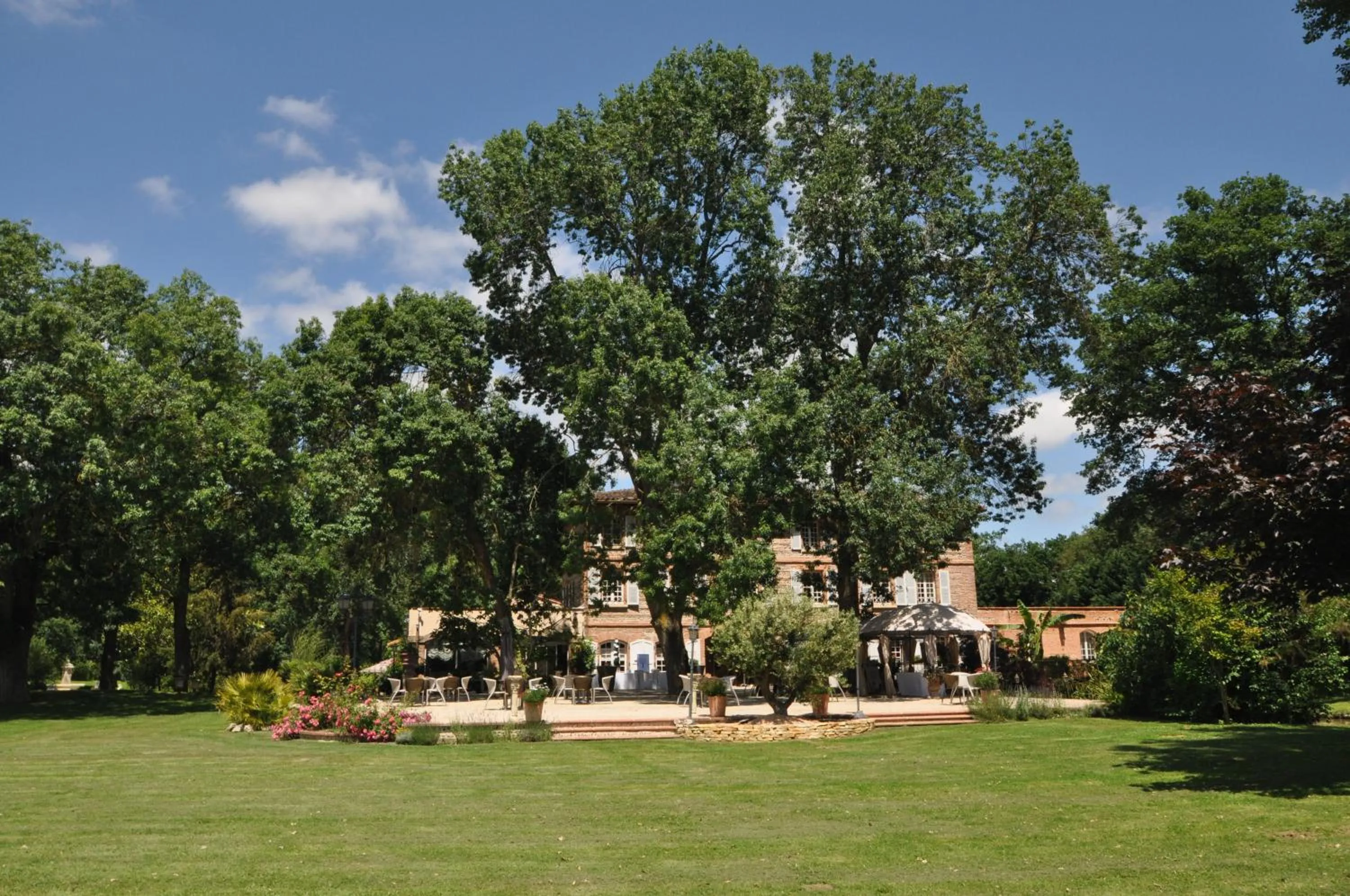 Facade/entrance in Le Moulin de Rudelle
