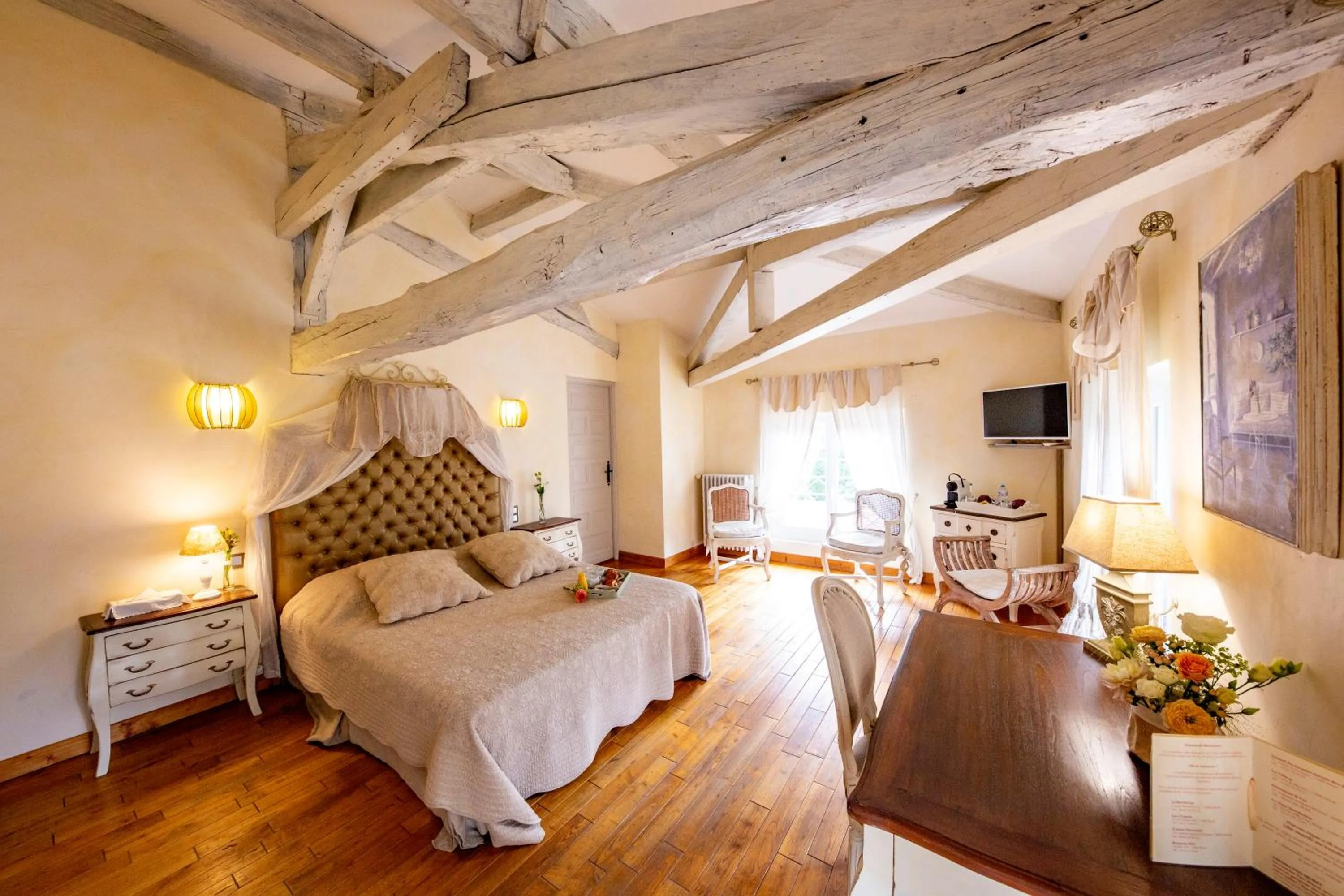 Photo of the whole room, Bed in Le Moulin de Rudelle