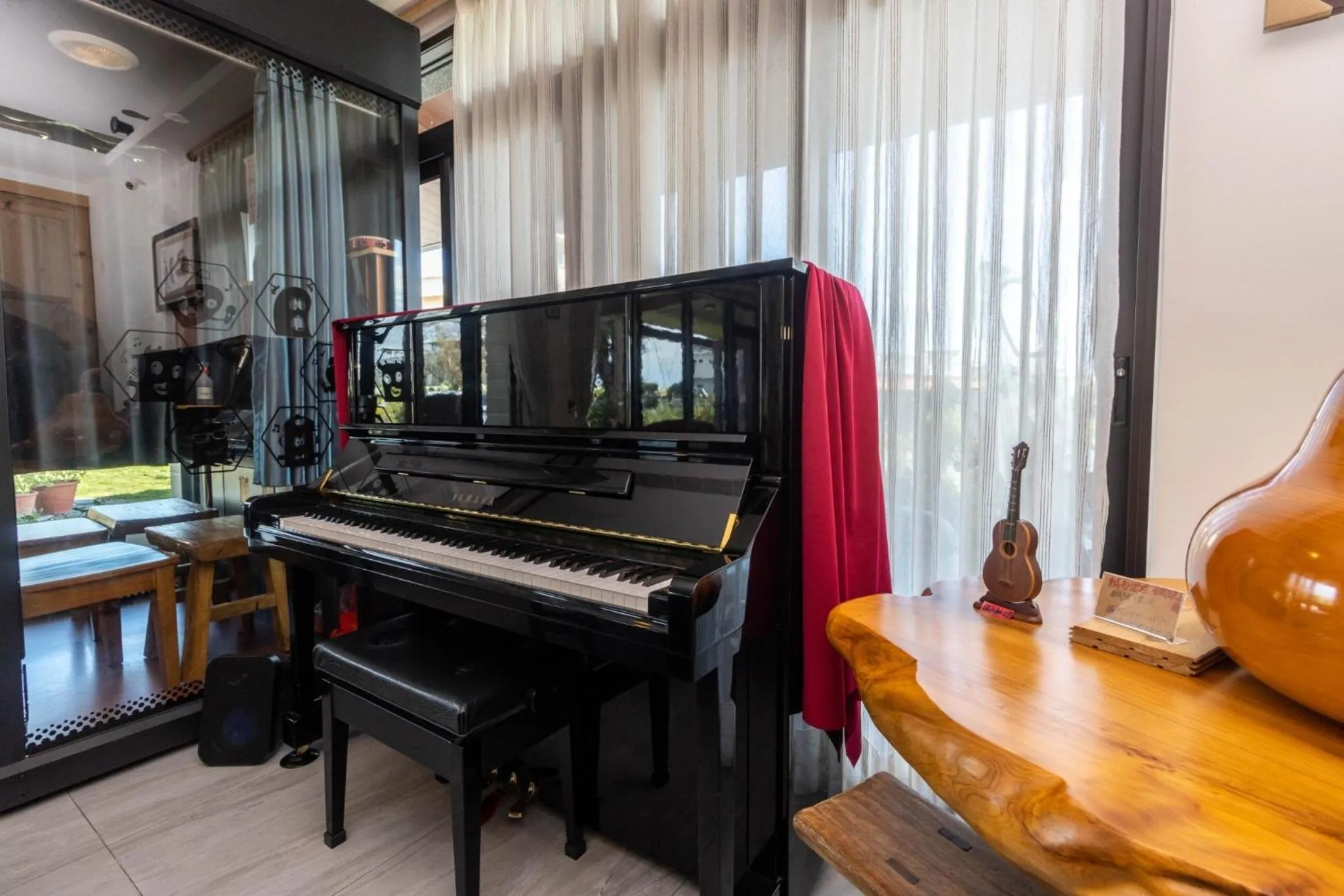 Restaurant/places to eat in Post-mountain view