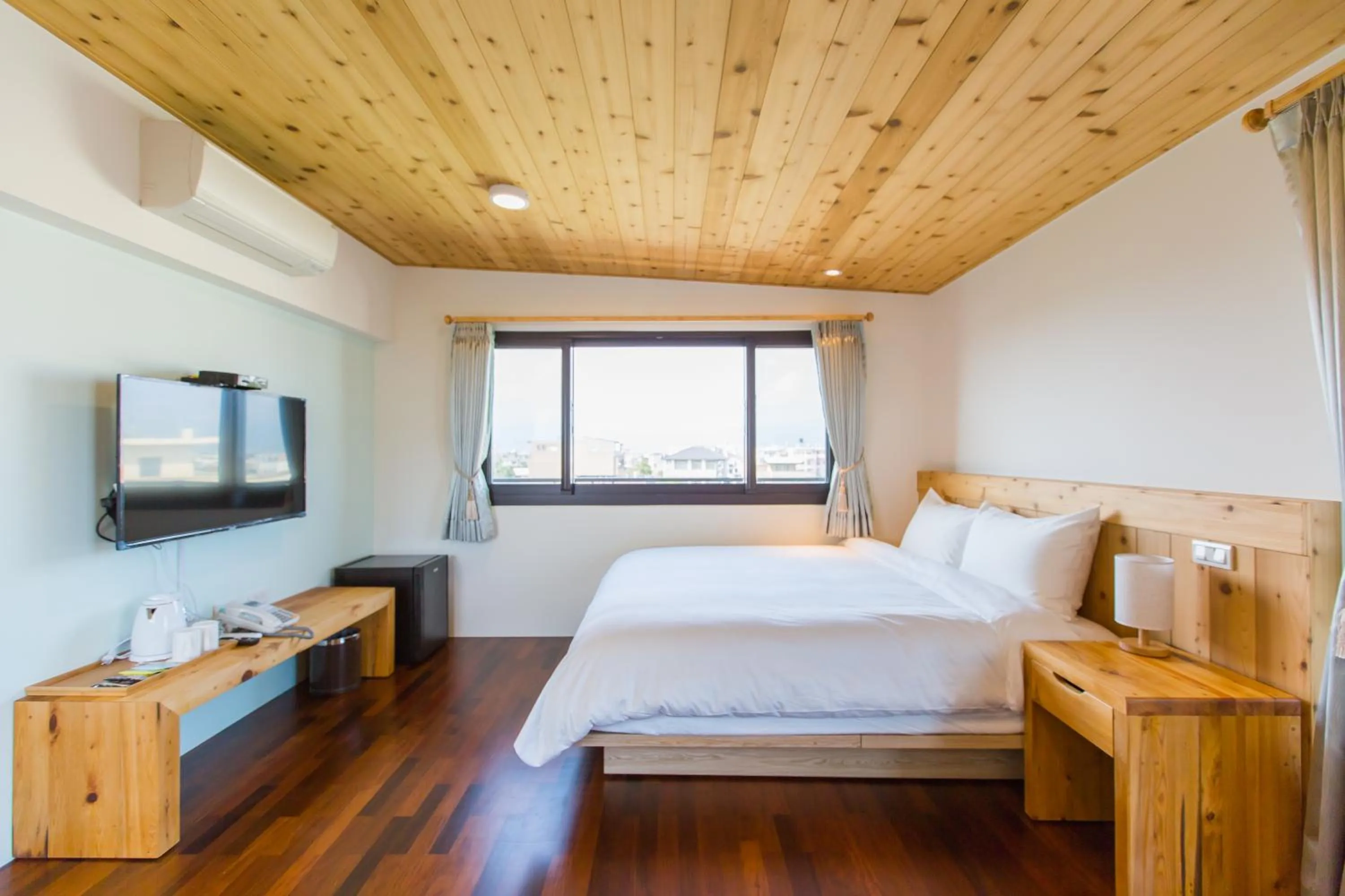 Bed in Post-mountain view