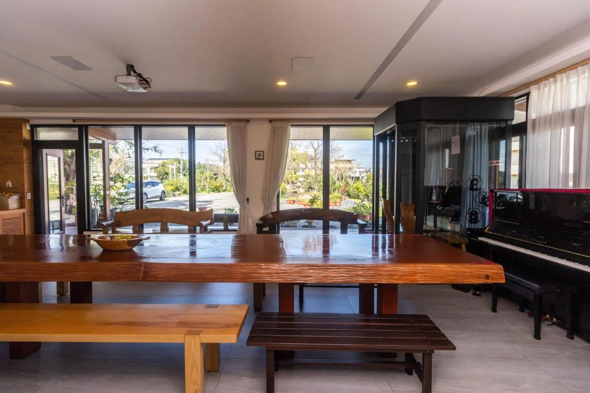 Living room in Post-mountain view