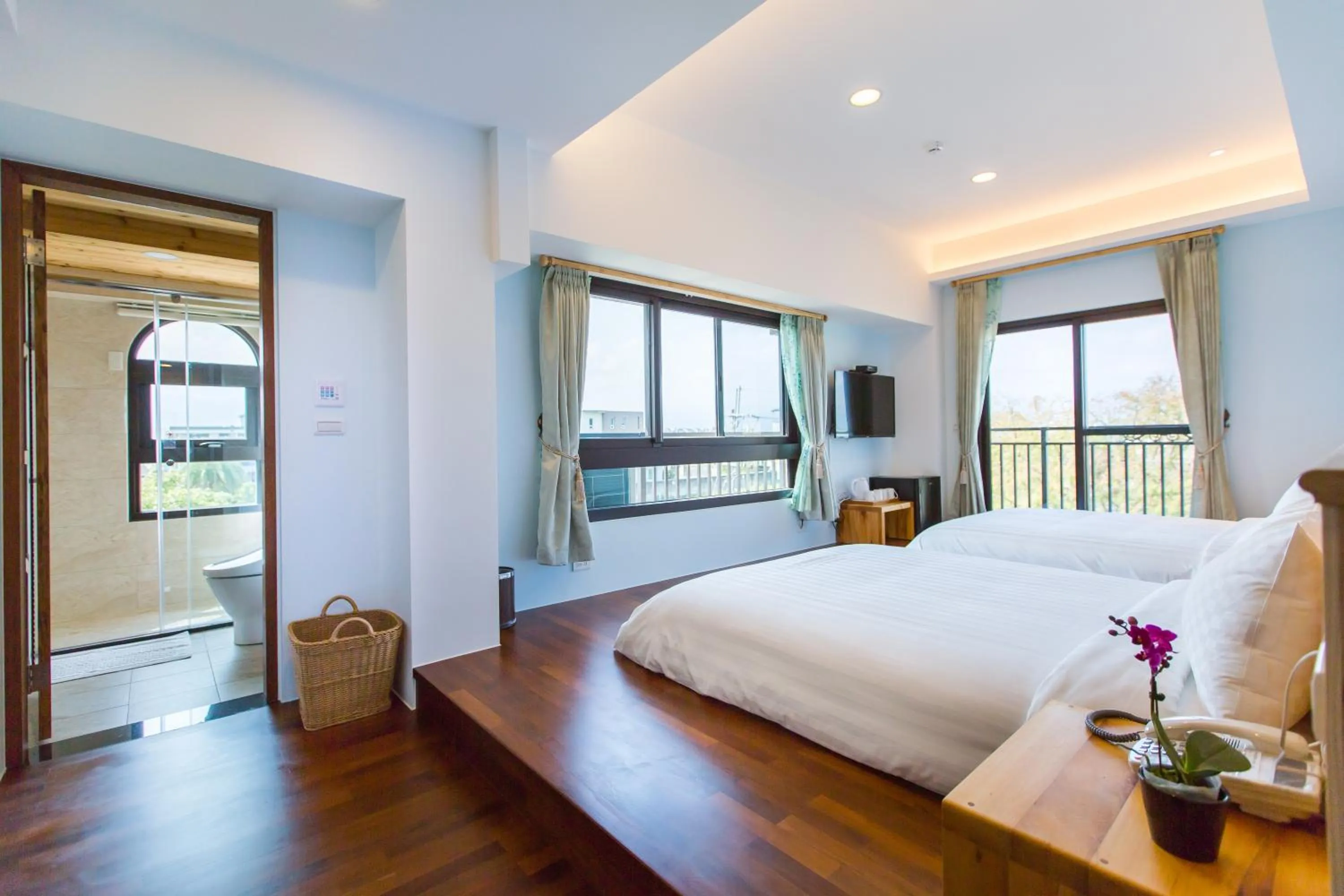 Bed in Post-mountain view