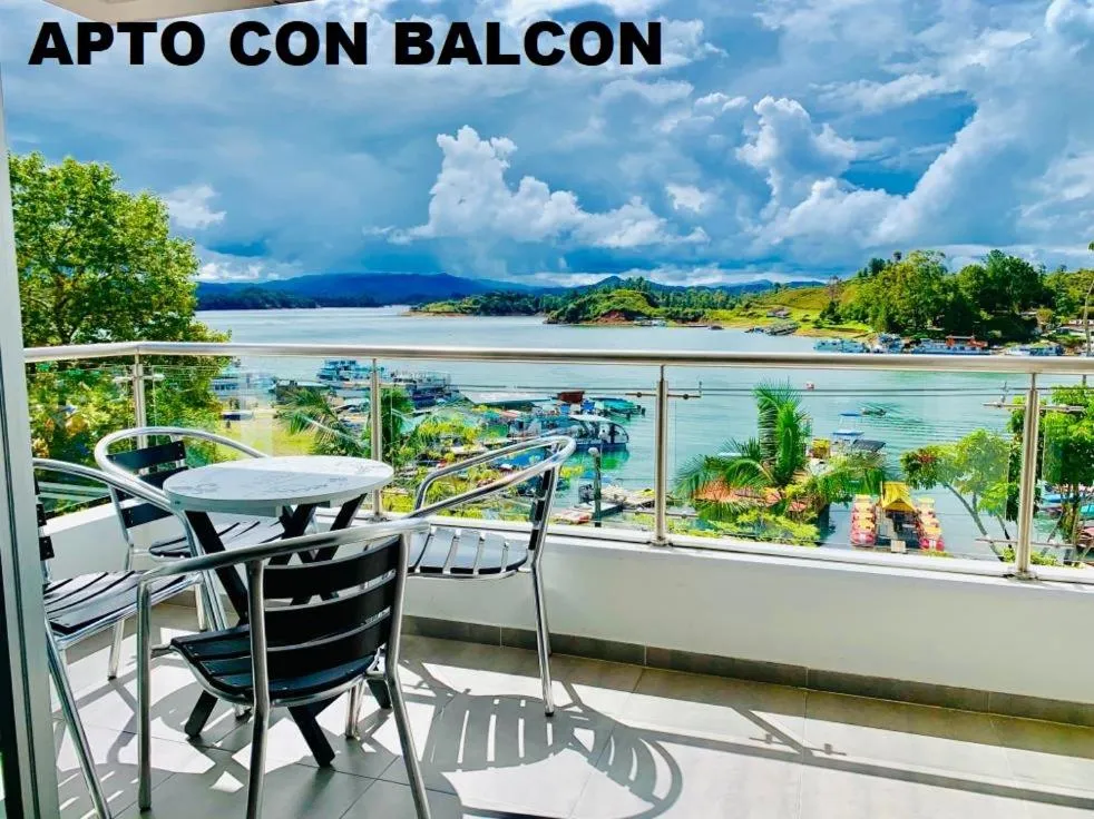 Balcony/Terrace in Apartamentos View, calle del Malecón frente al lago