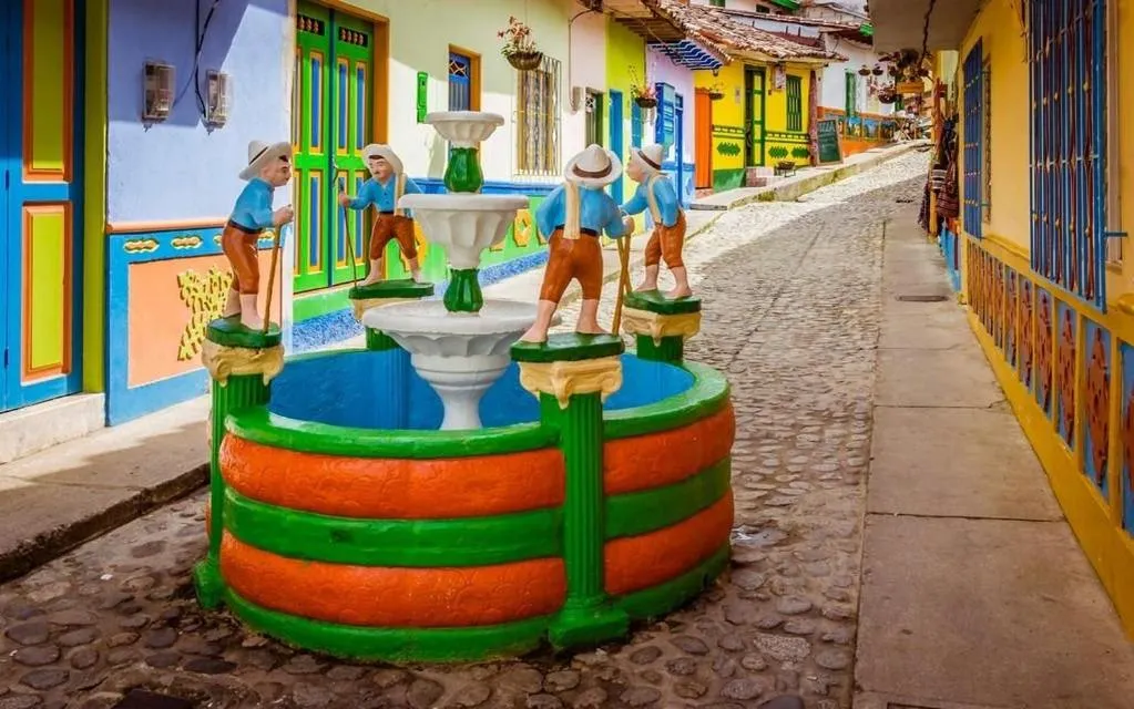Entertainment in Apartamentos View, calle del Malecón frente al lago