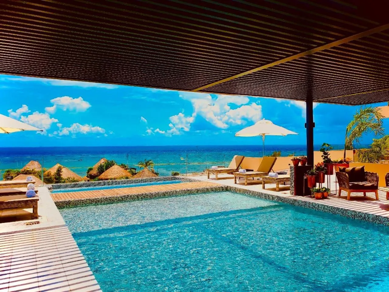 Swimming pool in Singular Joy Downtown Residences